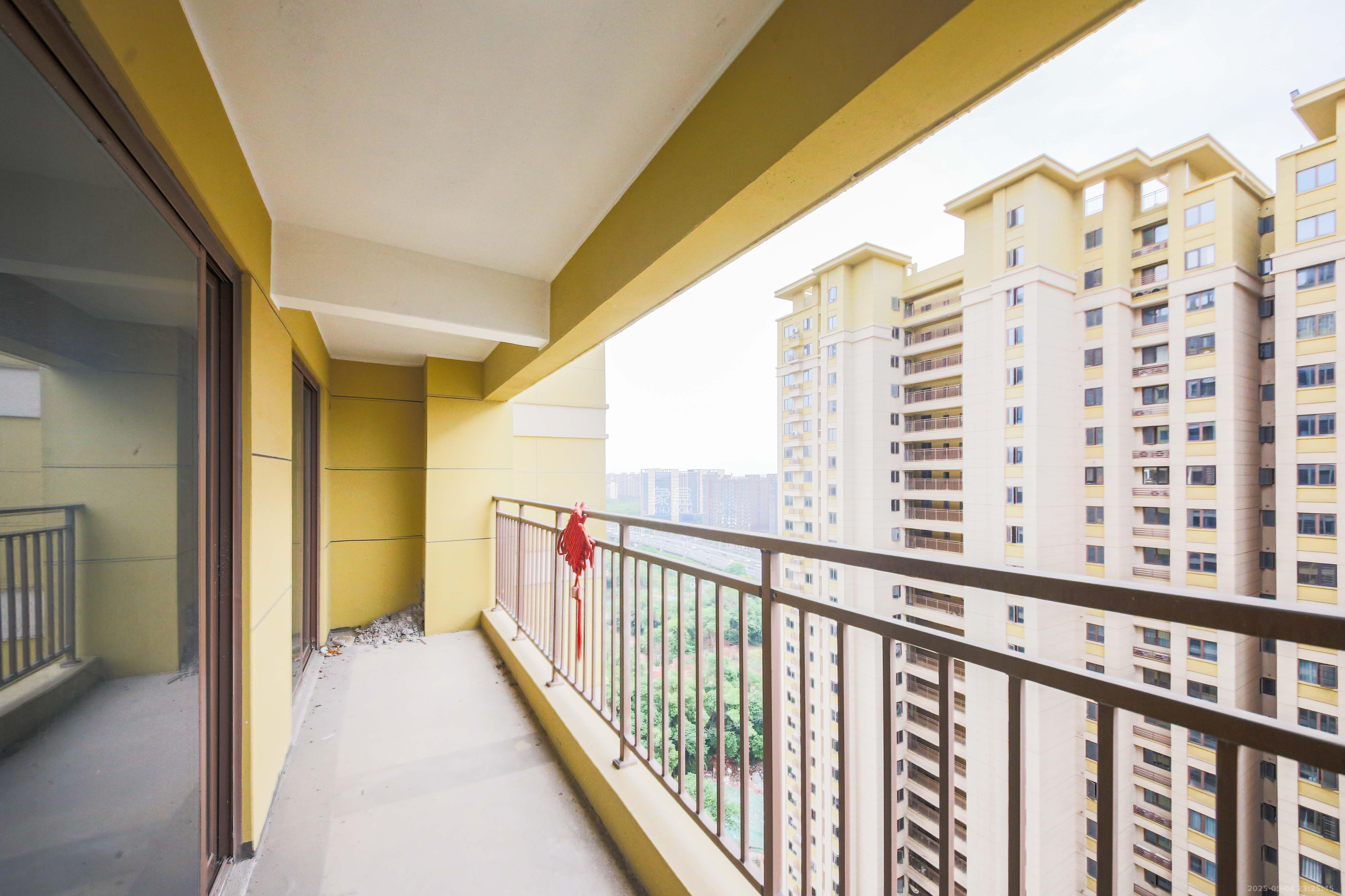 弘阳昕悦府 4室2厅2卫 135.0万 弘阳昕悦府 4室2厅2卫 135.0万阳台