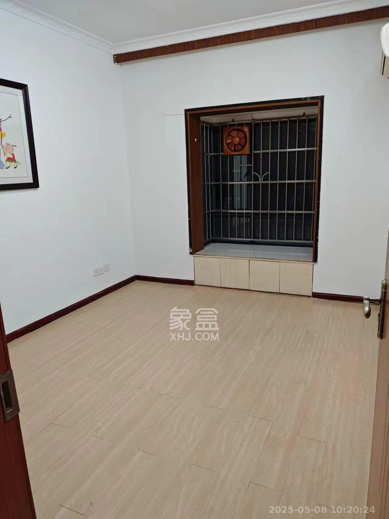 八方小区D区  4室2厅2卫   4500.00元/月室内图
