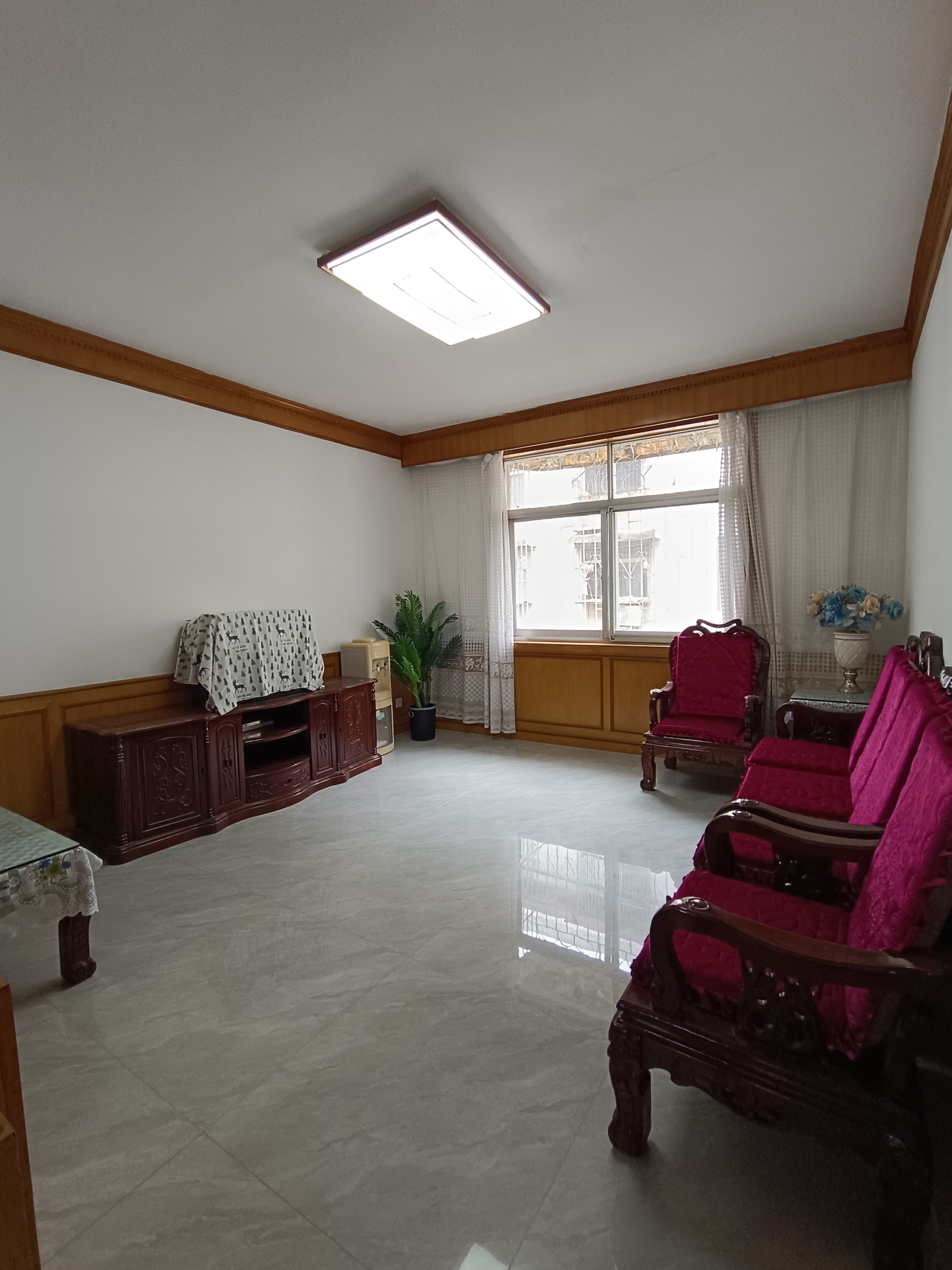 政府统建房  3室2厅1卫    1250.0元/月 政府统建房  3室2厅1卫    1250.0元/月室内图