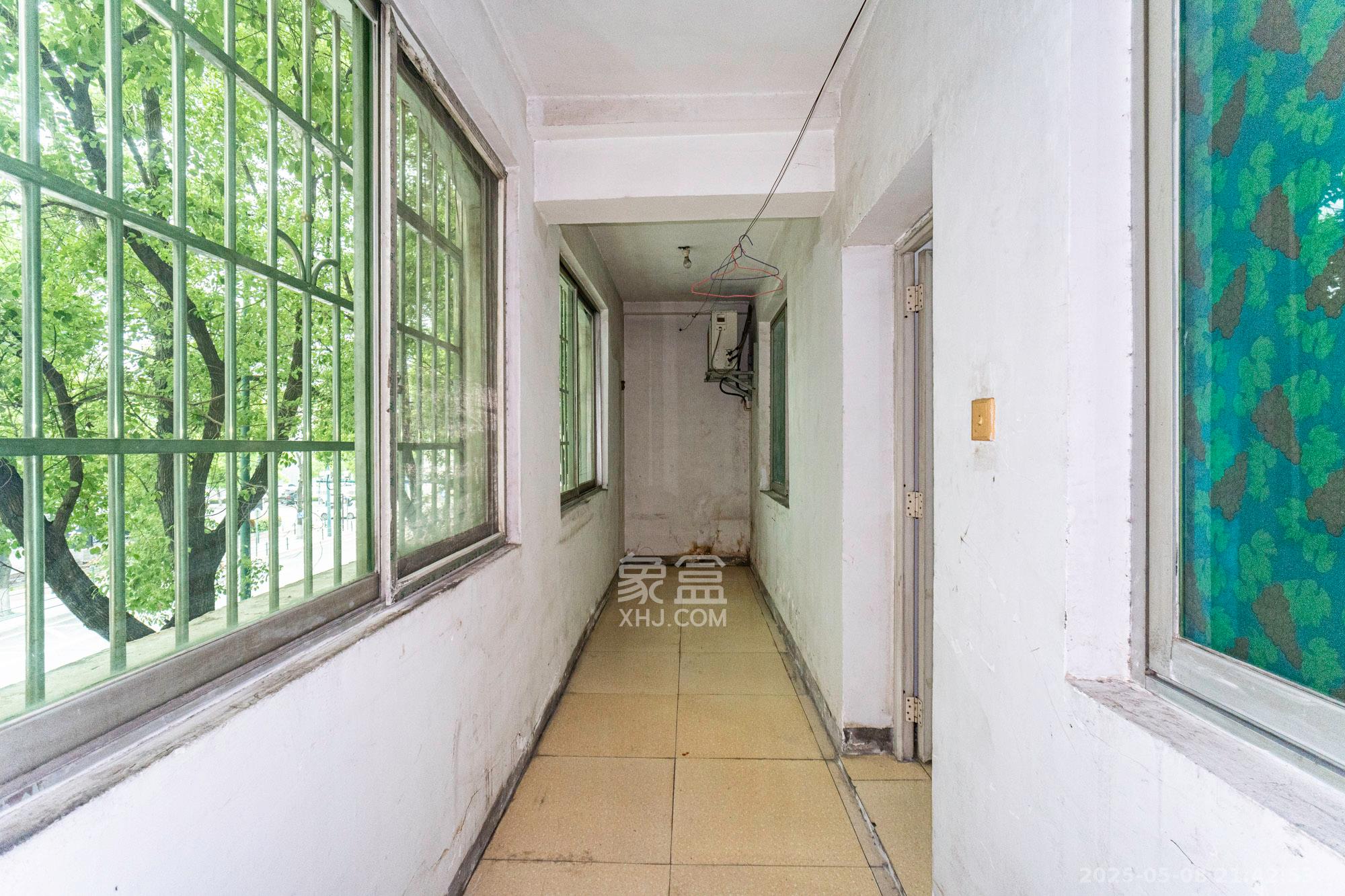 中南汽车世界  2室2厅1卫    32.0万 中南汽车世界  2室2厅1卫    32.0万阳台