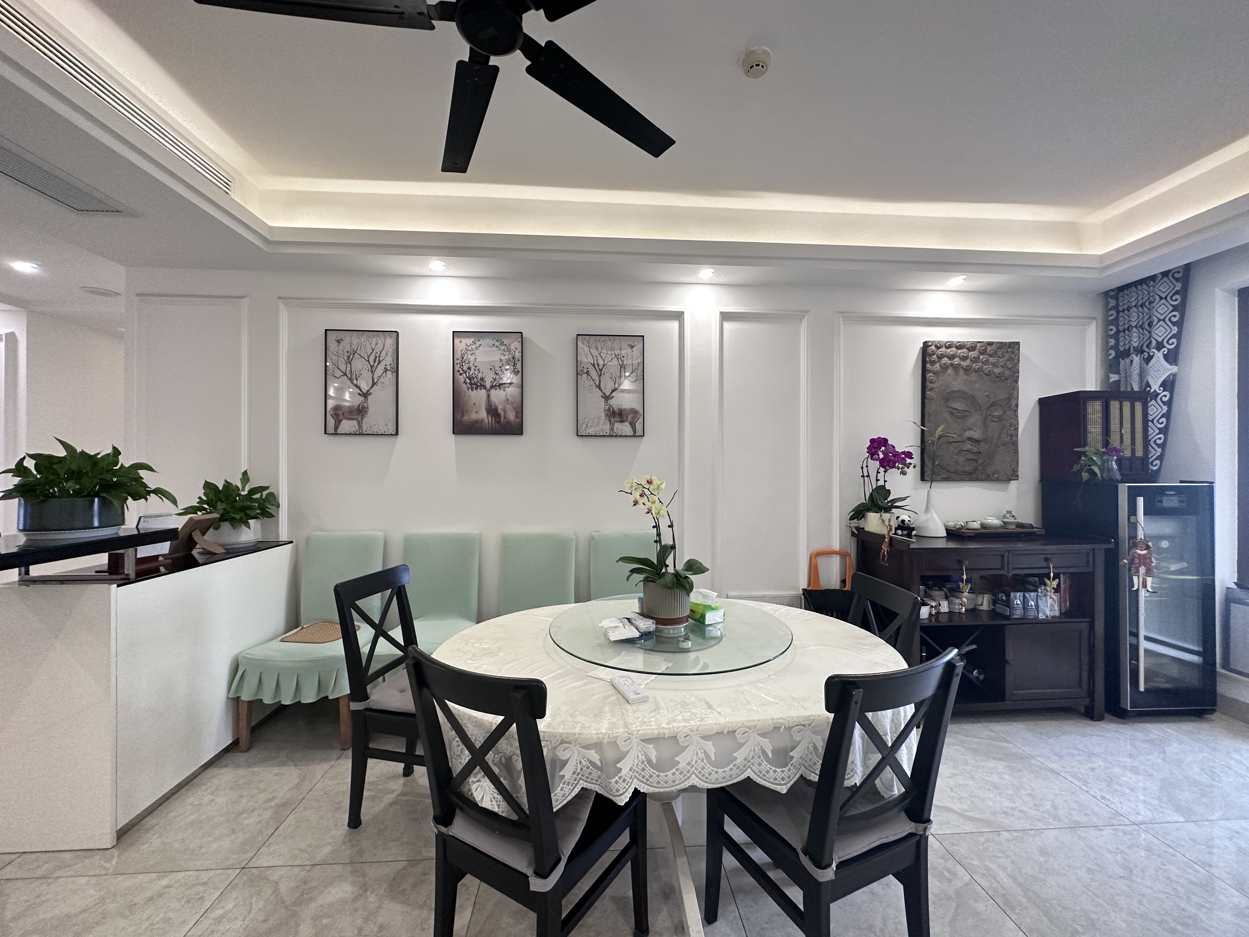 海航豪庭北苑 5室2厅4卫 499.0万 海航豪庭北苑 5室2厅4卫 499.0万客厅