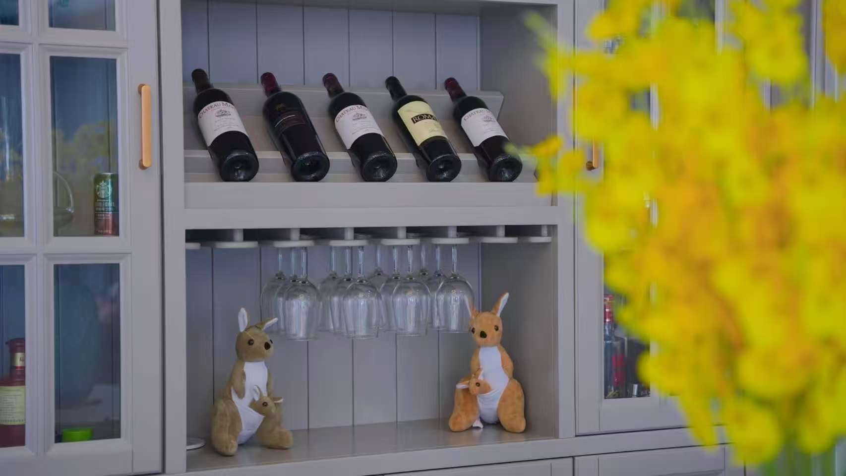 建设鑫苑  4室2厅2卫    180.0万客厅