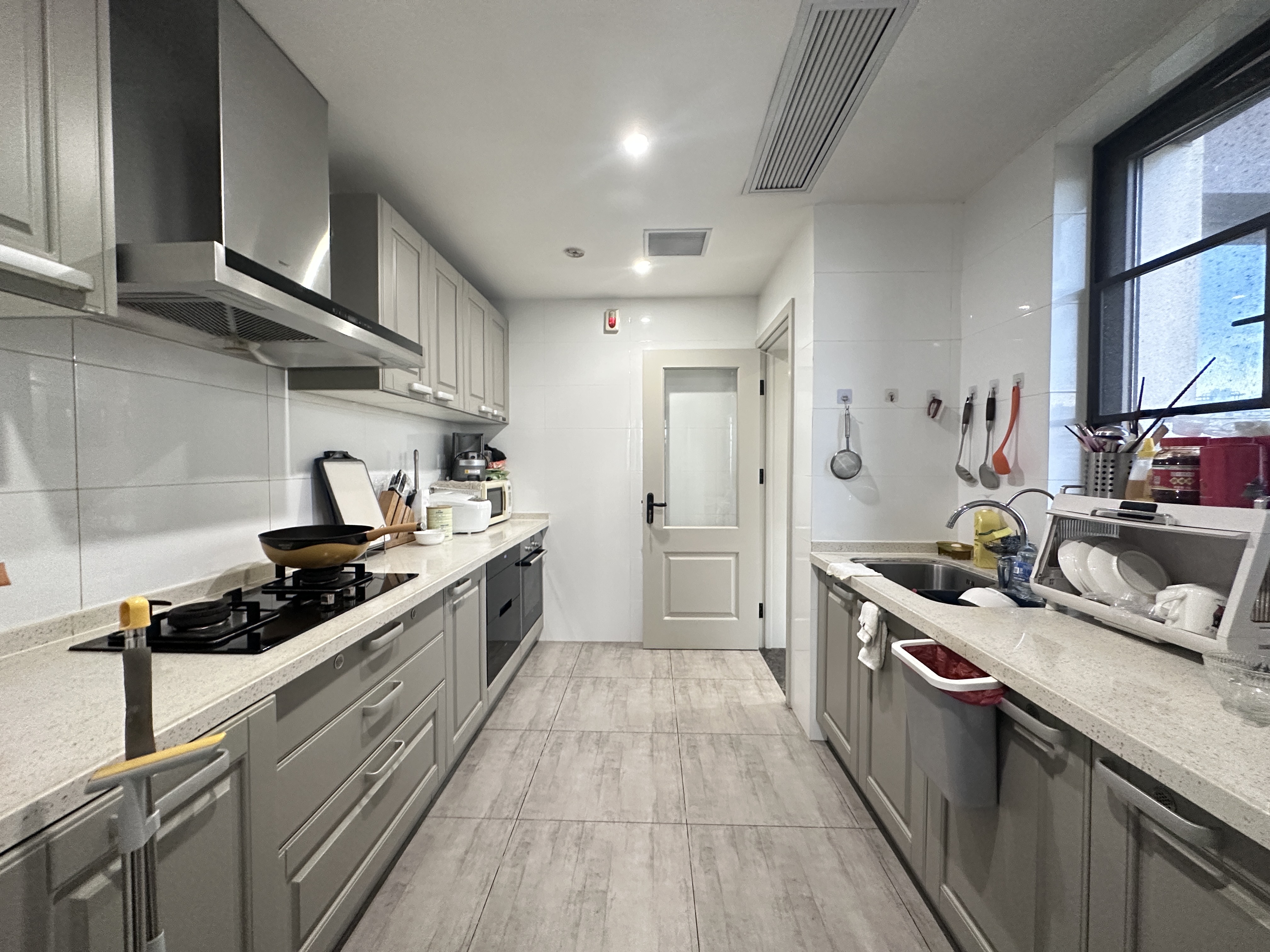 海航豪庭北苑 5室2厅4卫 499.0万 海航豪庭北苑 5室2厅4卫 499.0万客厅