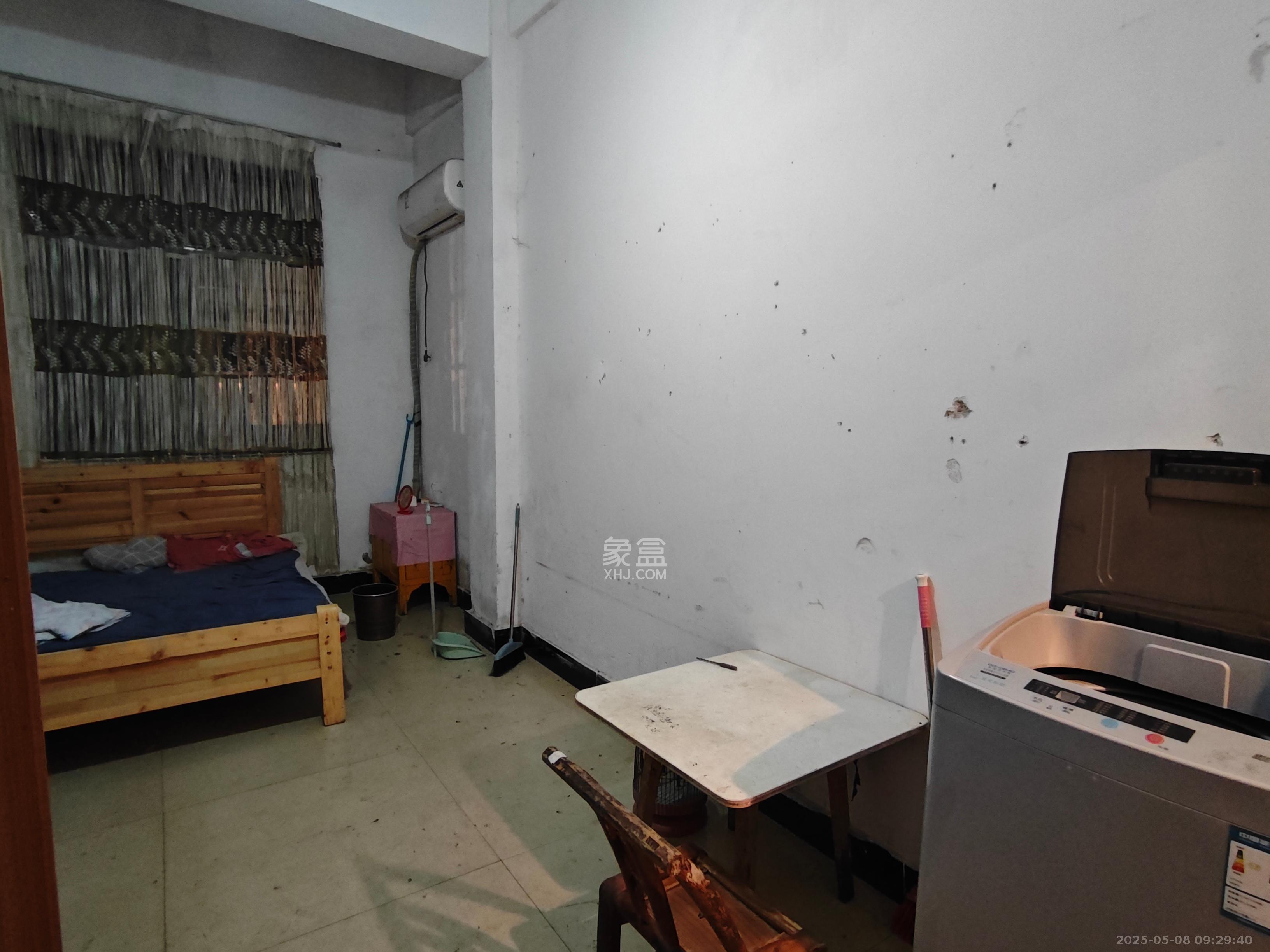 城西安置小区 1室0厅1卫 400.0元/月 城西安置小区 1室0厅1卫 400.0元/月室内图