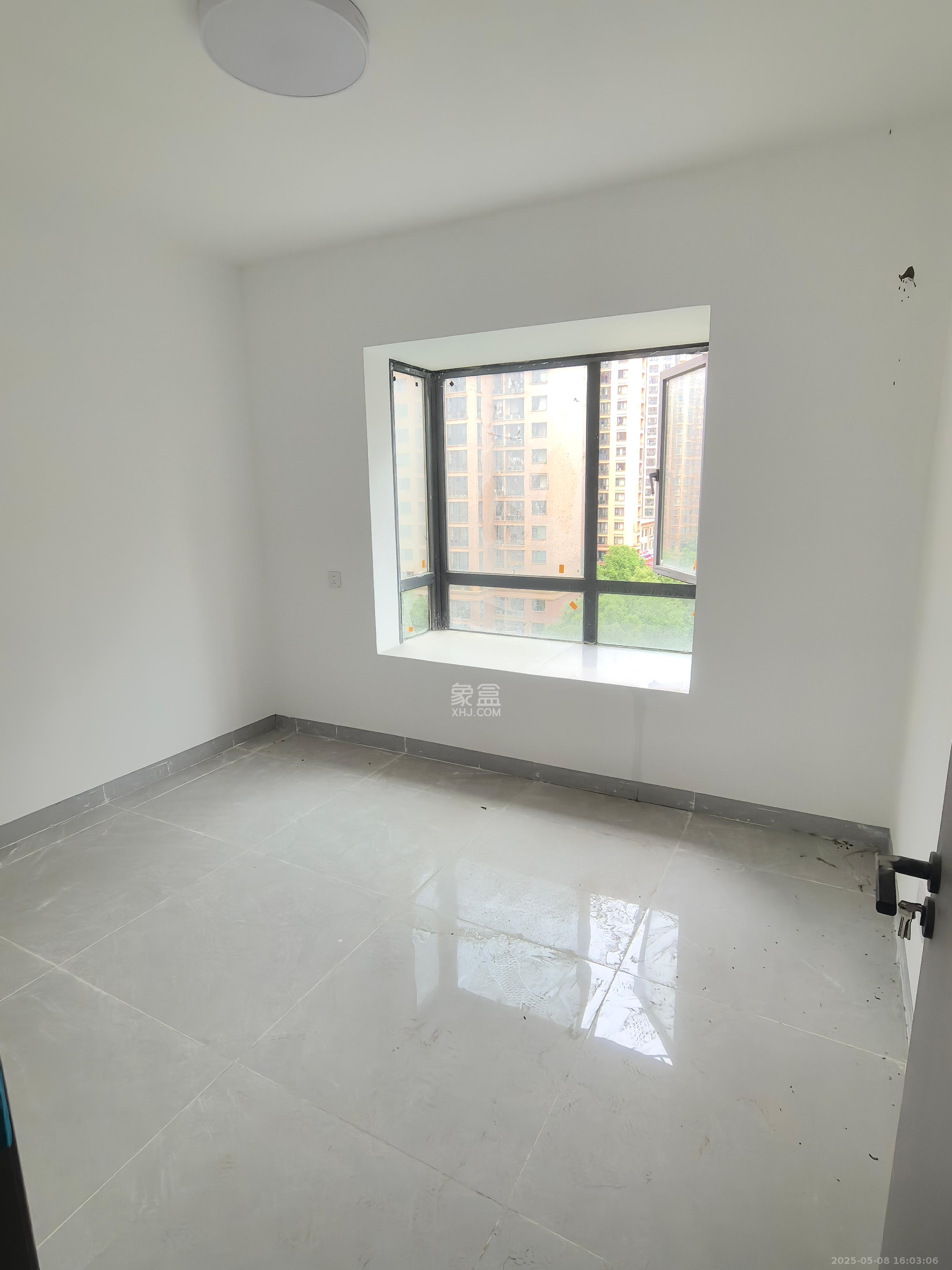 丽发新城  1室0厅0卫    2500.0元/月 丽发新城  1室0厅0卫    2500.0元/月室内图