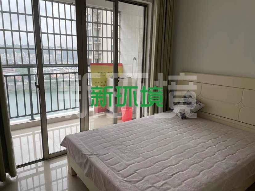 维港御景湾  3室2厅2卫   69.80万客厅