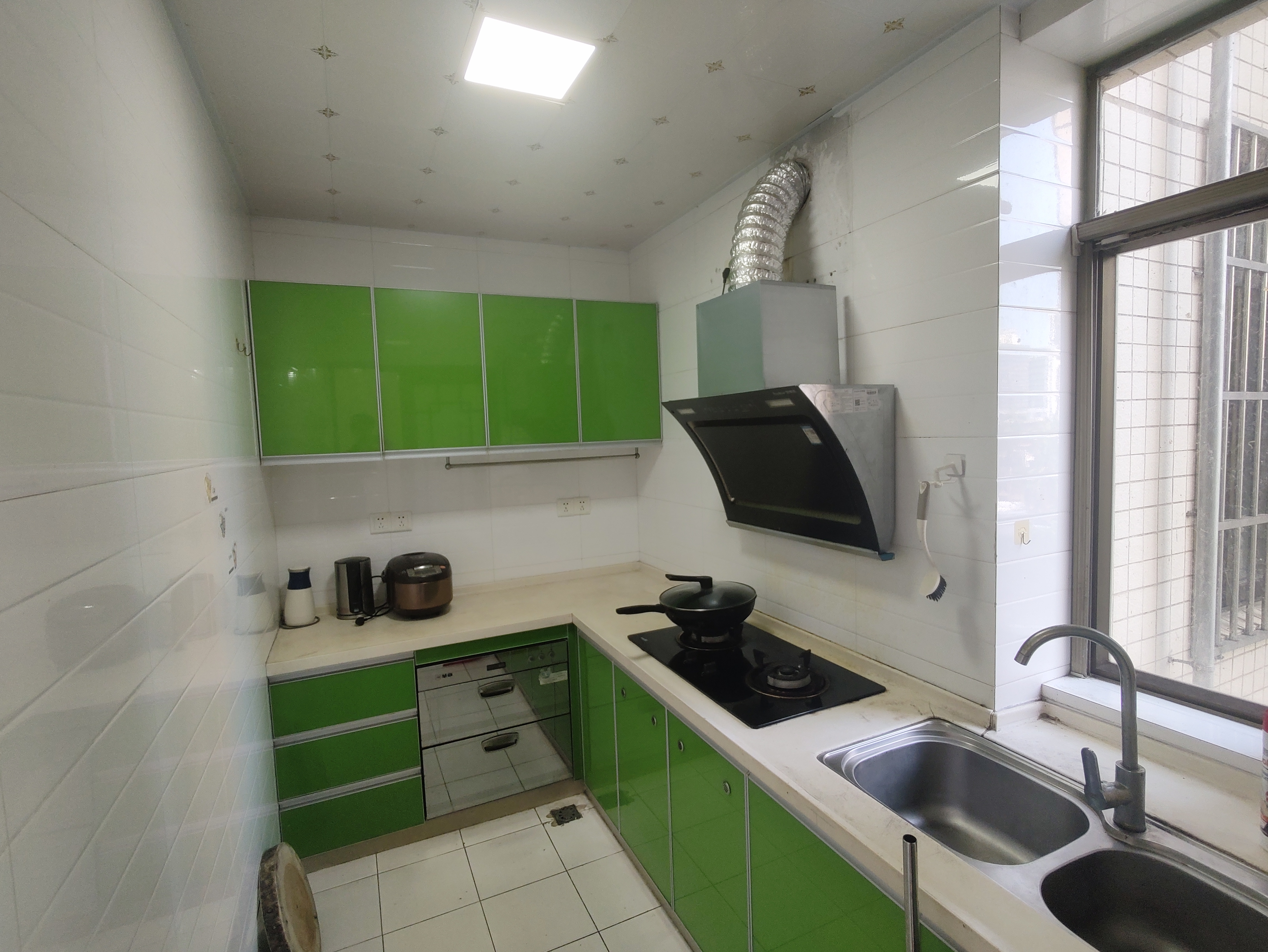 警苑 5室2厅3卫 4000.0元/月 警苑 5室2厅3卫 4000.0元/月室内图