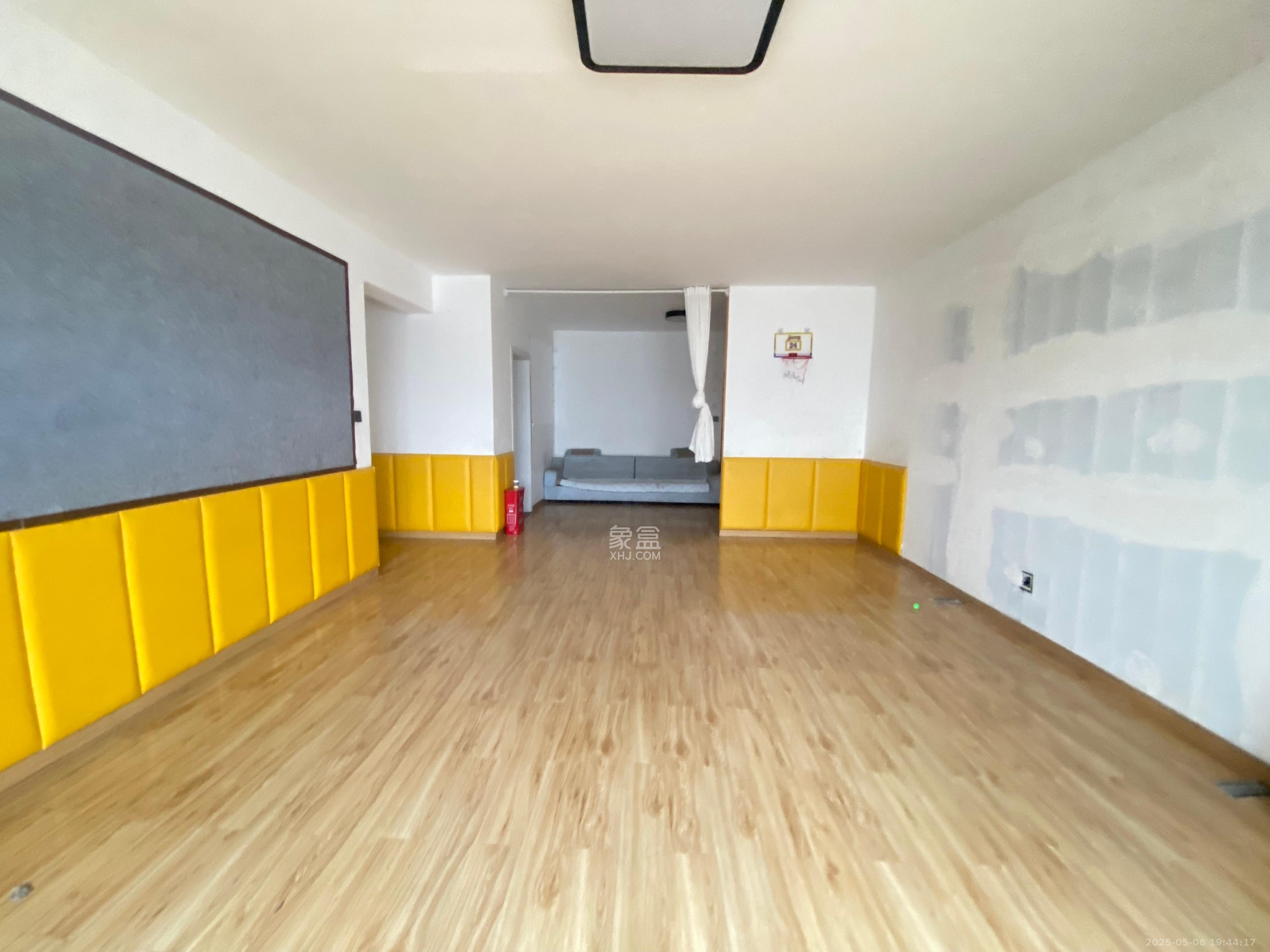 嘉盛逸林园(新合村综合楼) 3室2厅2卫 2500.0元/月 嘉盛逸林园(新合村综合楼) 3室2厅2卫 2500.0元/月室内图