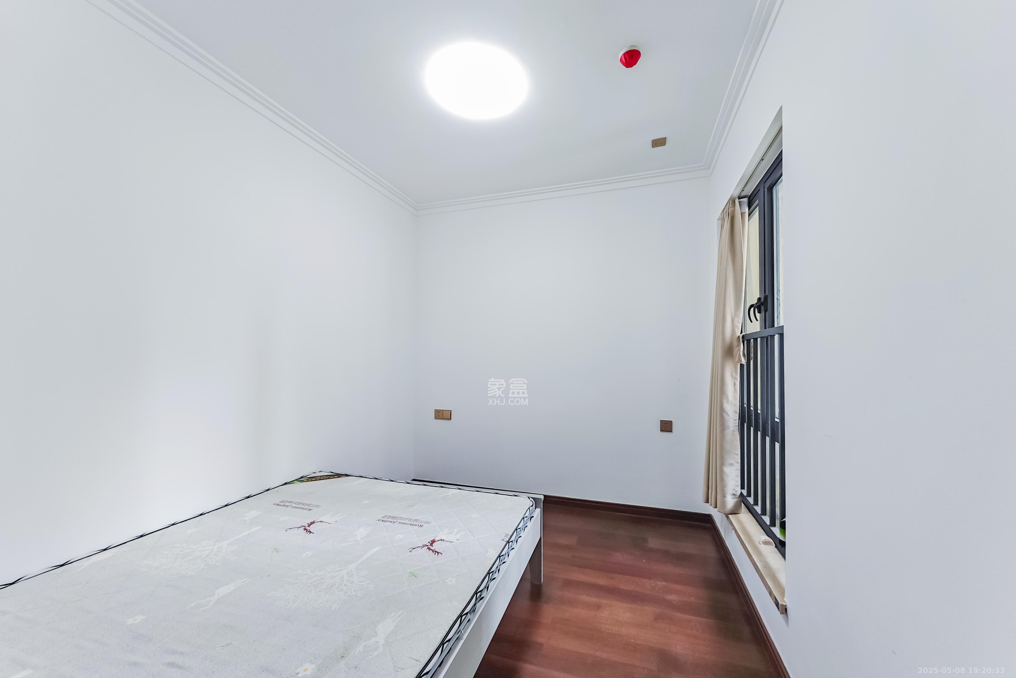 绿地长沙城际空间站(绿地新里佳苑)  3室2厅2卫    135.0万 绿地长沙城际空间站(绿地新里佳苑)  3室2厅2卫    135.0万卧室