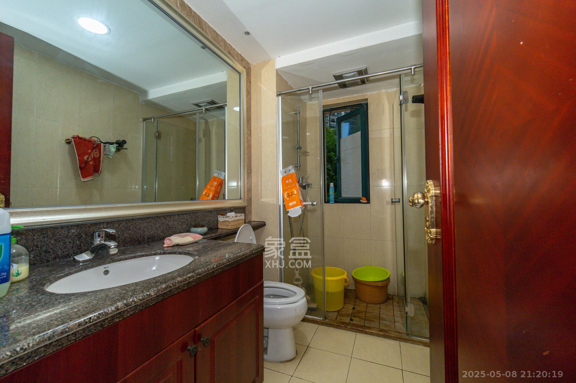 恒大翡翠华庭 3室2厅2卫 98.0万 恒大翡翠华庭 3室2厅2卫 98.0万卫生间