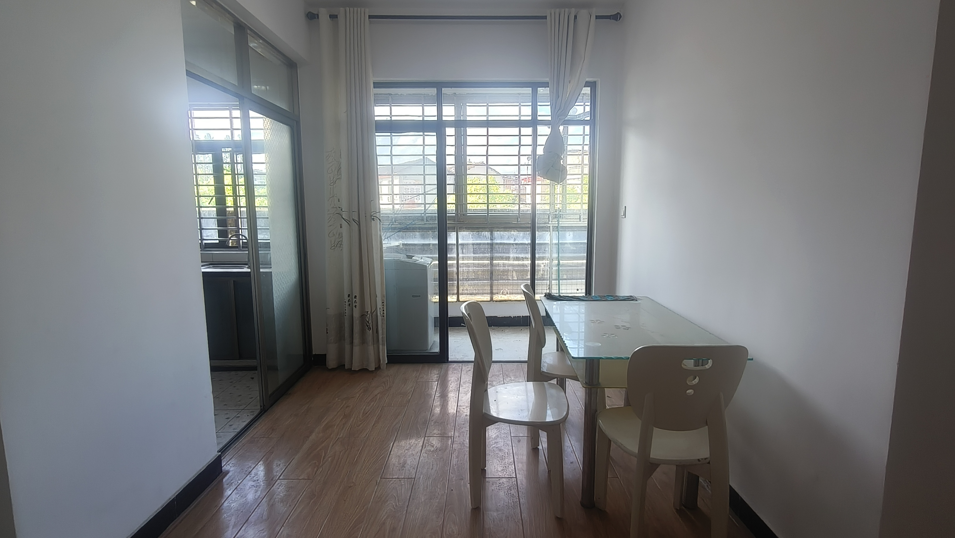 月亮湾二期A区 2室2厅1卫 41.8万 月亮湾二期A区 2室2厅1卫 41.8万客厅