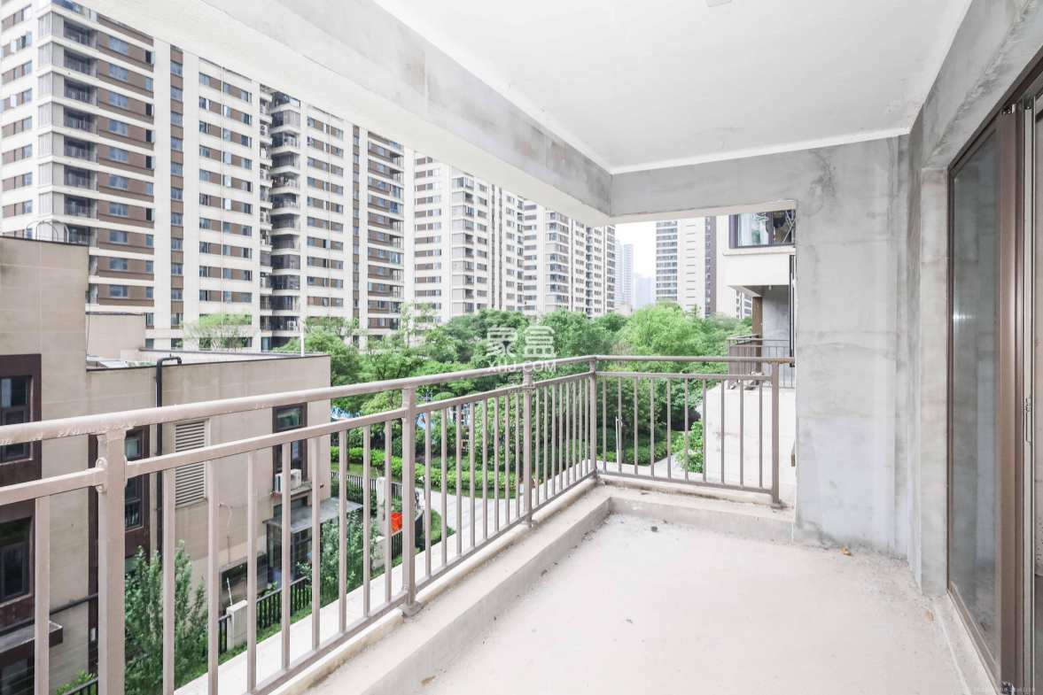 梅溪华府(新城金茂梦想华府)  4室2厅3卫    220.0万 梅溪华府(新城金茂梦想华府)  4室2厅3卫    220.0万阳台