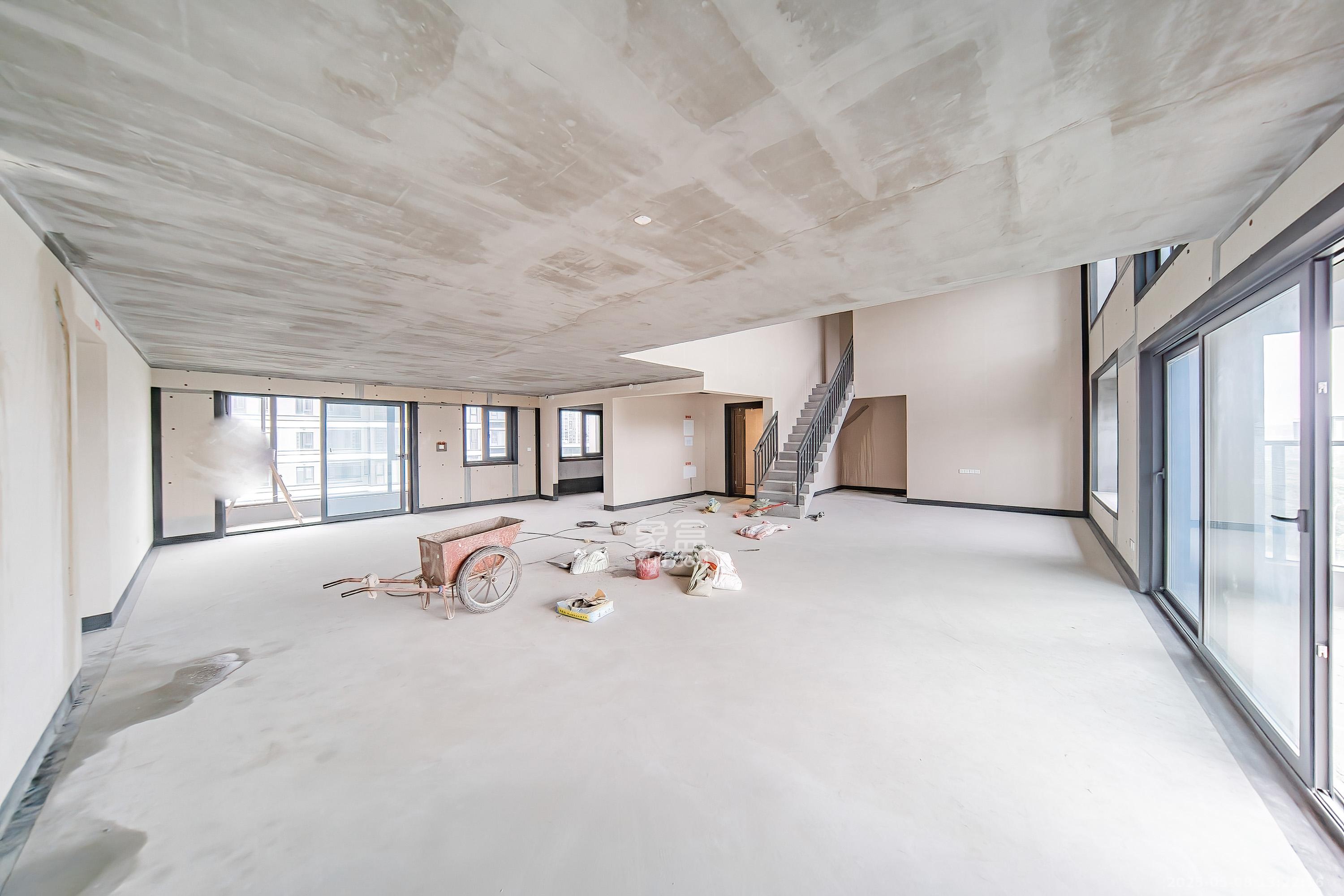 华润置地润樾府 5室2厅3卫 225.0万 华润置地润樾府 5室2厅3卫 225.0万客厅