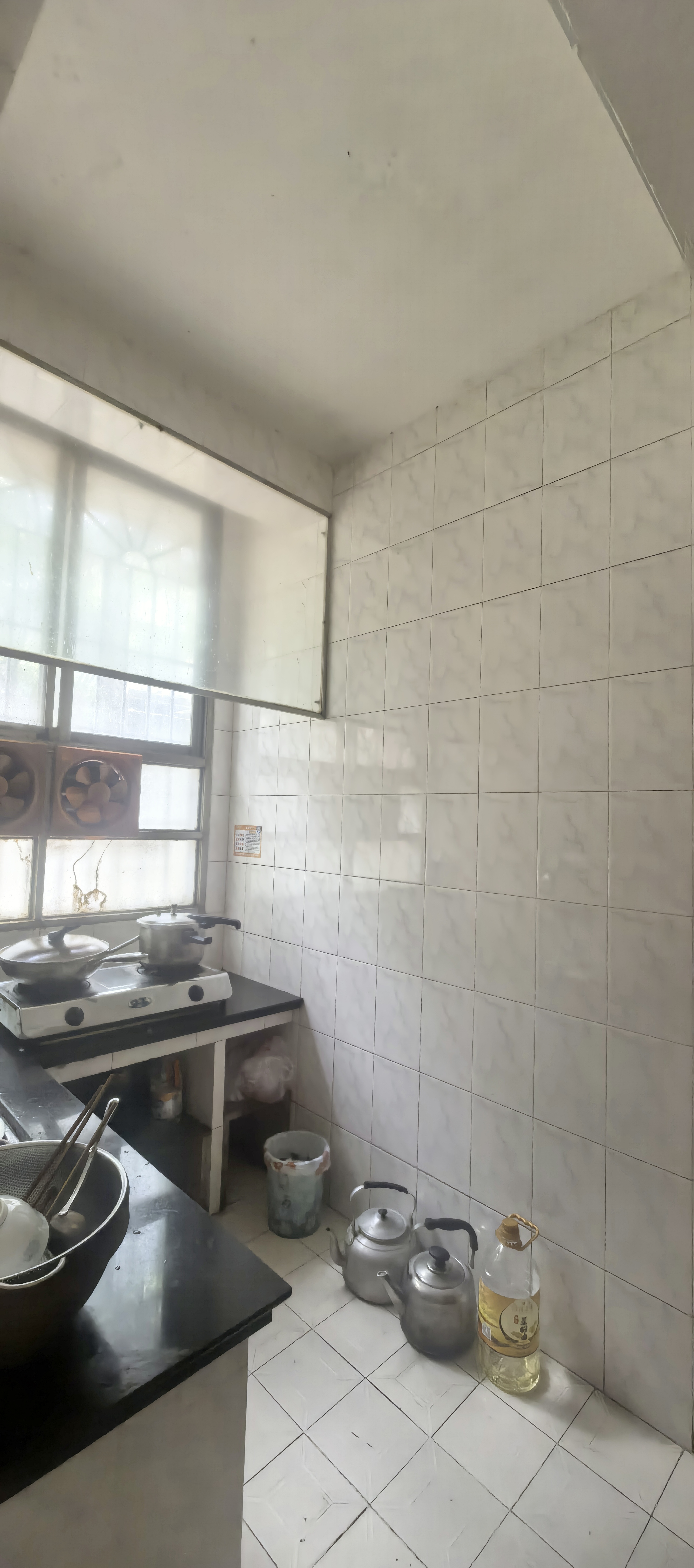 区政府  4室2厅1卫   52.00万客厅
