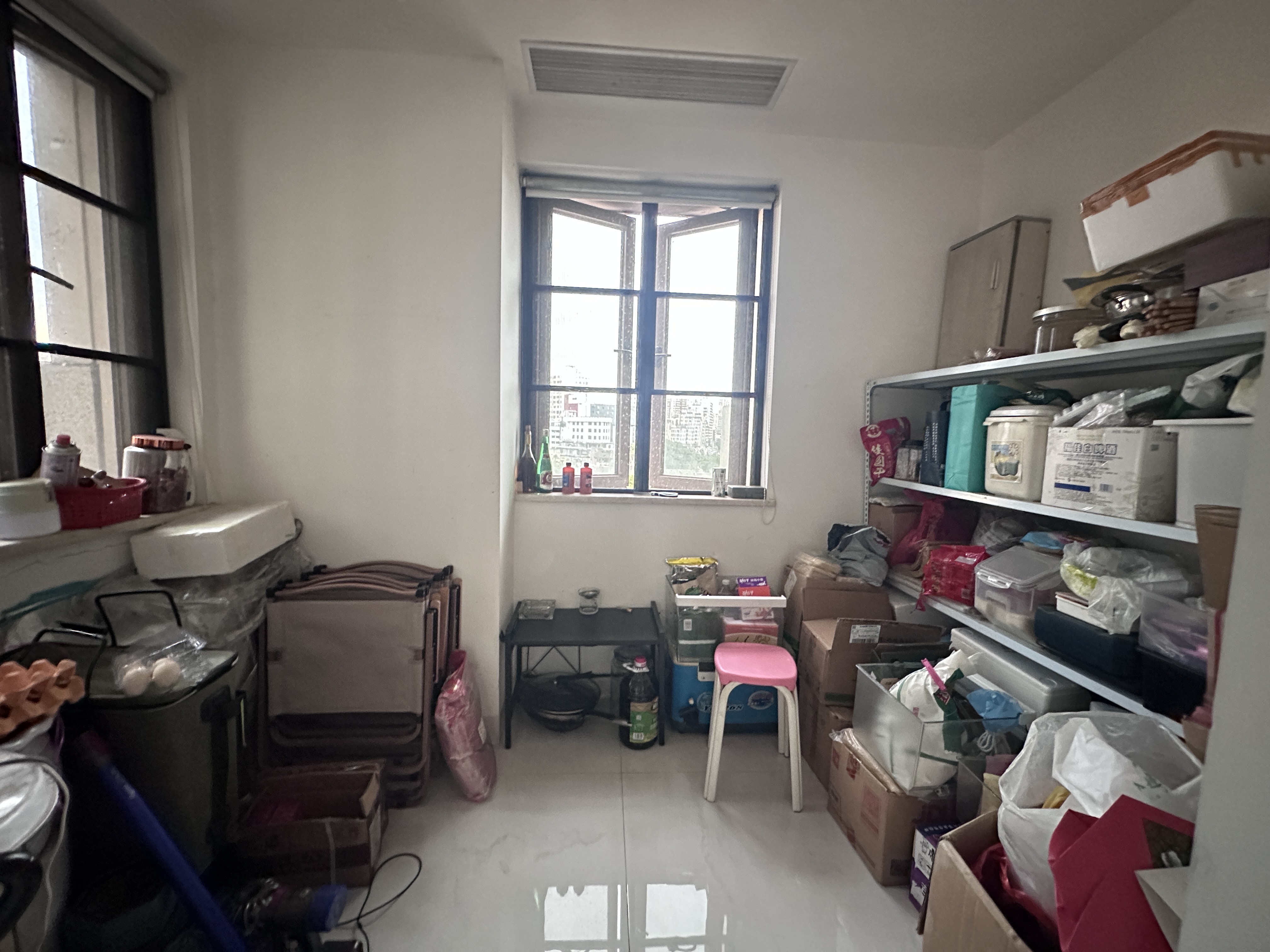 海航豪庭北苑 5室2厅4卫 499.0万 海航豪庭北苑 5室2厅4卫 499.0万客厅