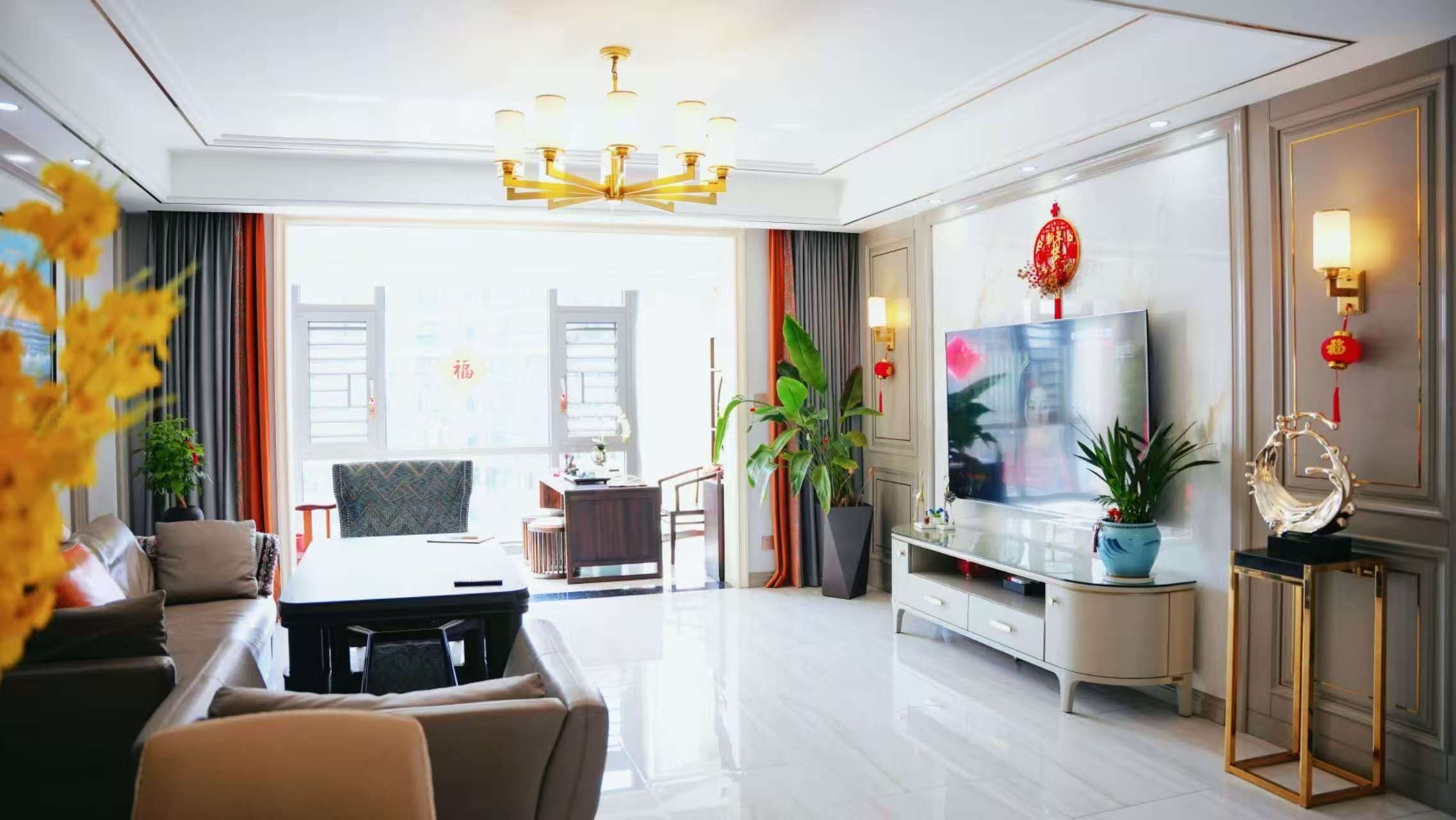 建设鑫苑  4室2厅2卫    180.0万客厅