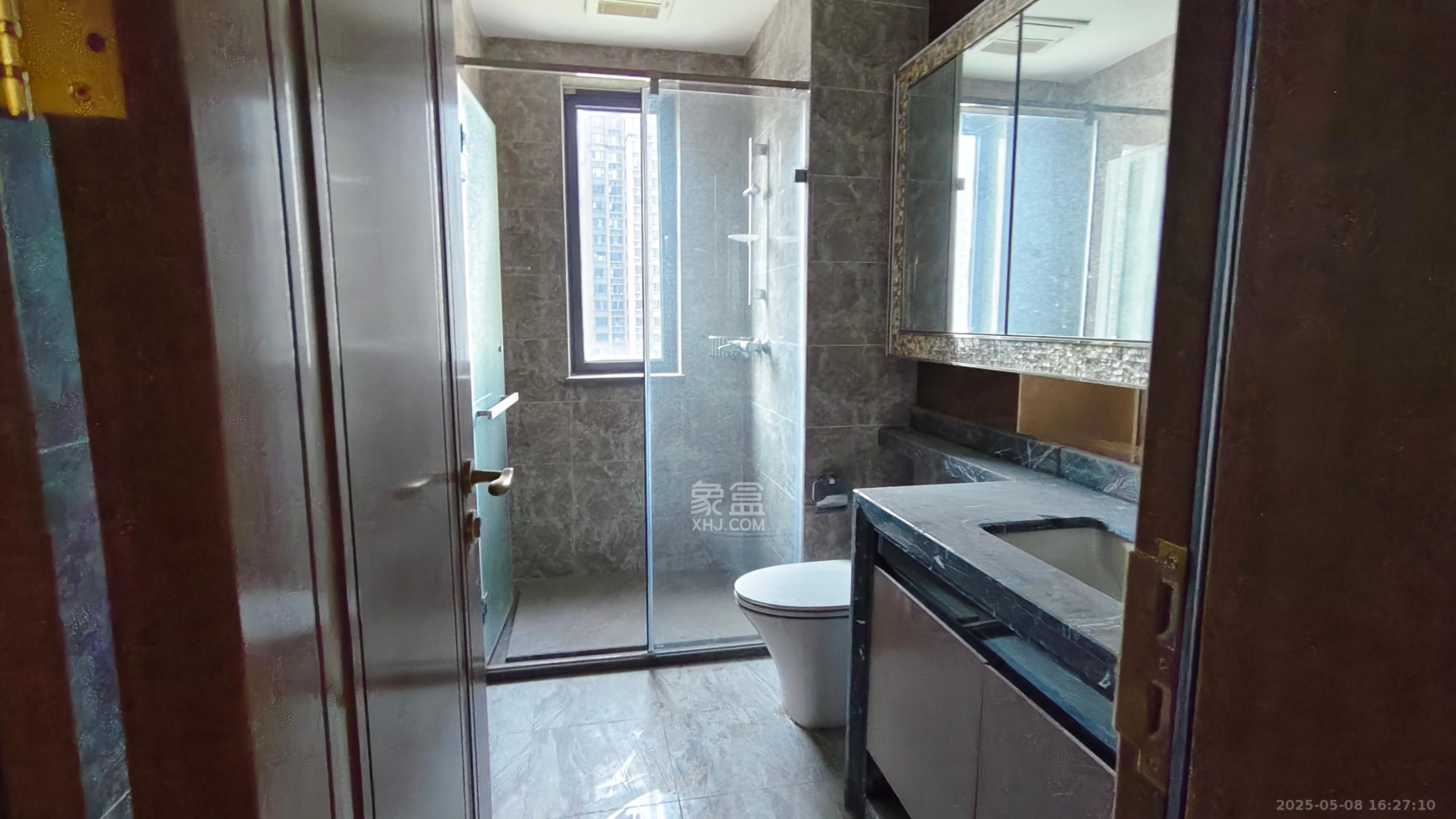 恒大御景半岛 4室2厅2卫 110.0万 恒大御景半岛 4室2厅2卫 110.0万客厅