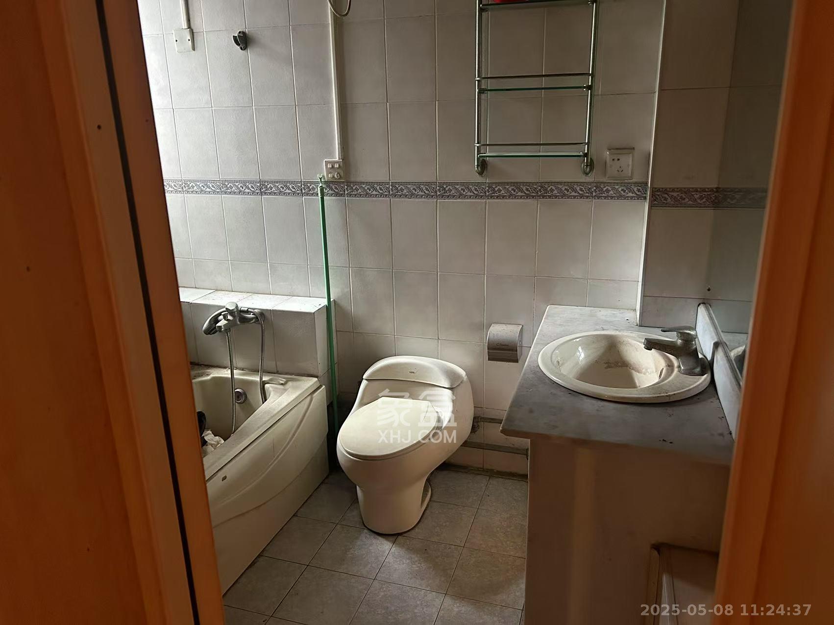 泰时新雅园 3室2厅2卫 2600.0元/月 泰时新雅园 3室2厅2卫 2600.0元/月室内图