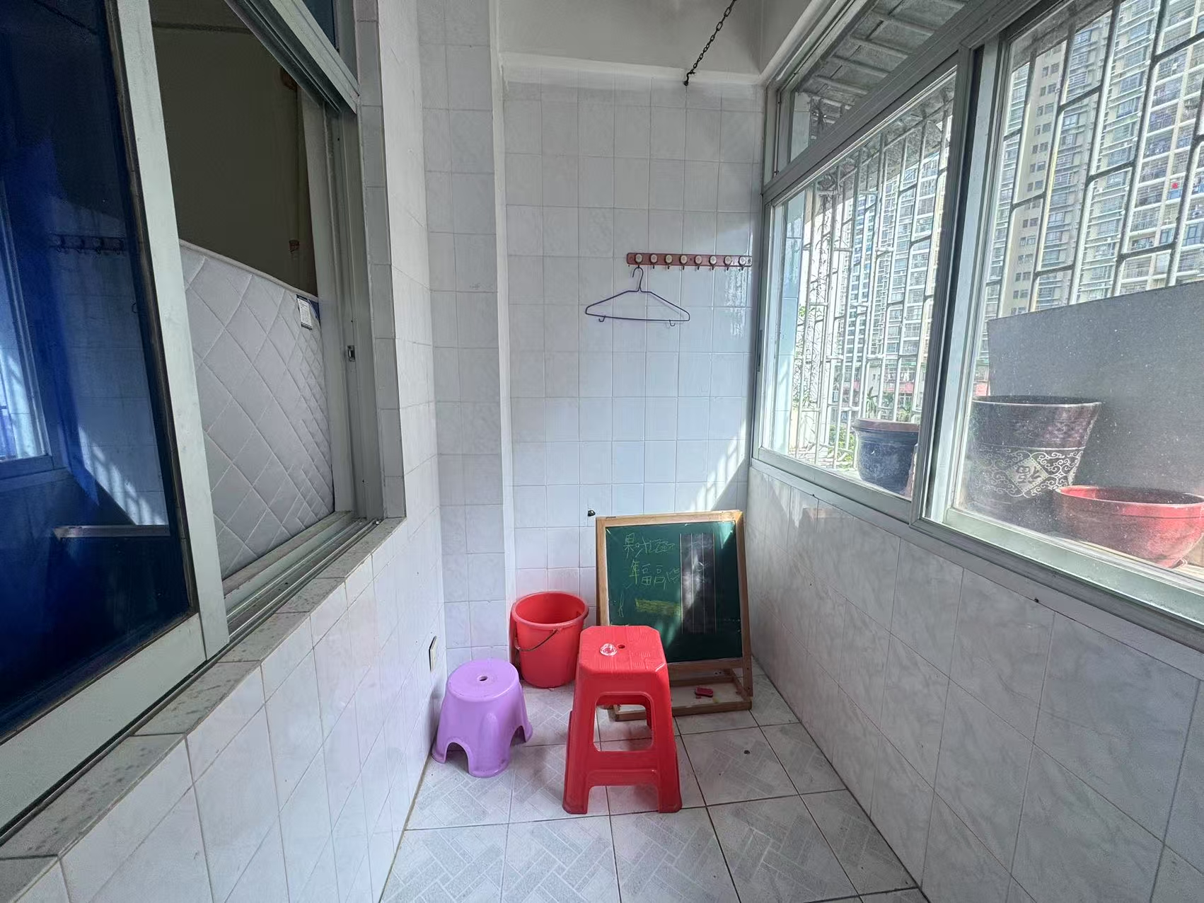 海南省农垦第一物资供销公司大院 3室2厅1卫 98.0万 海南省农垦第一物资供销公司大院 3室2厅1卫 98.0万室内图