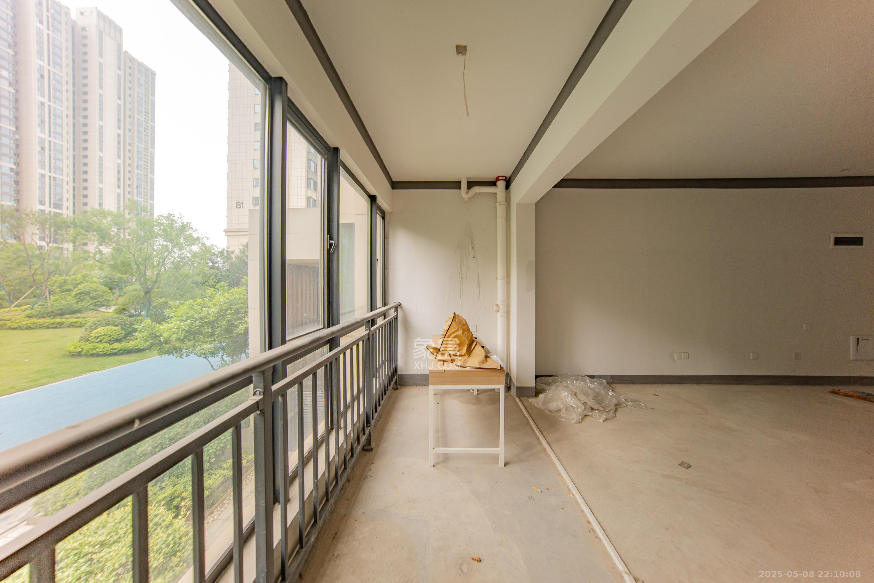 建投象山国际  4室2厅2卫   135.00万阳台