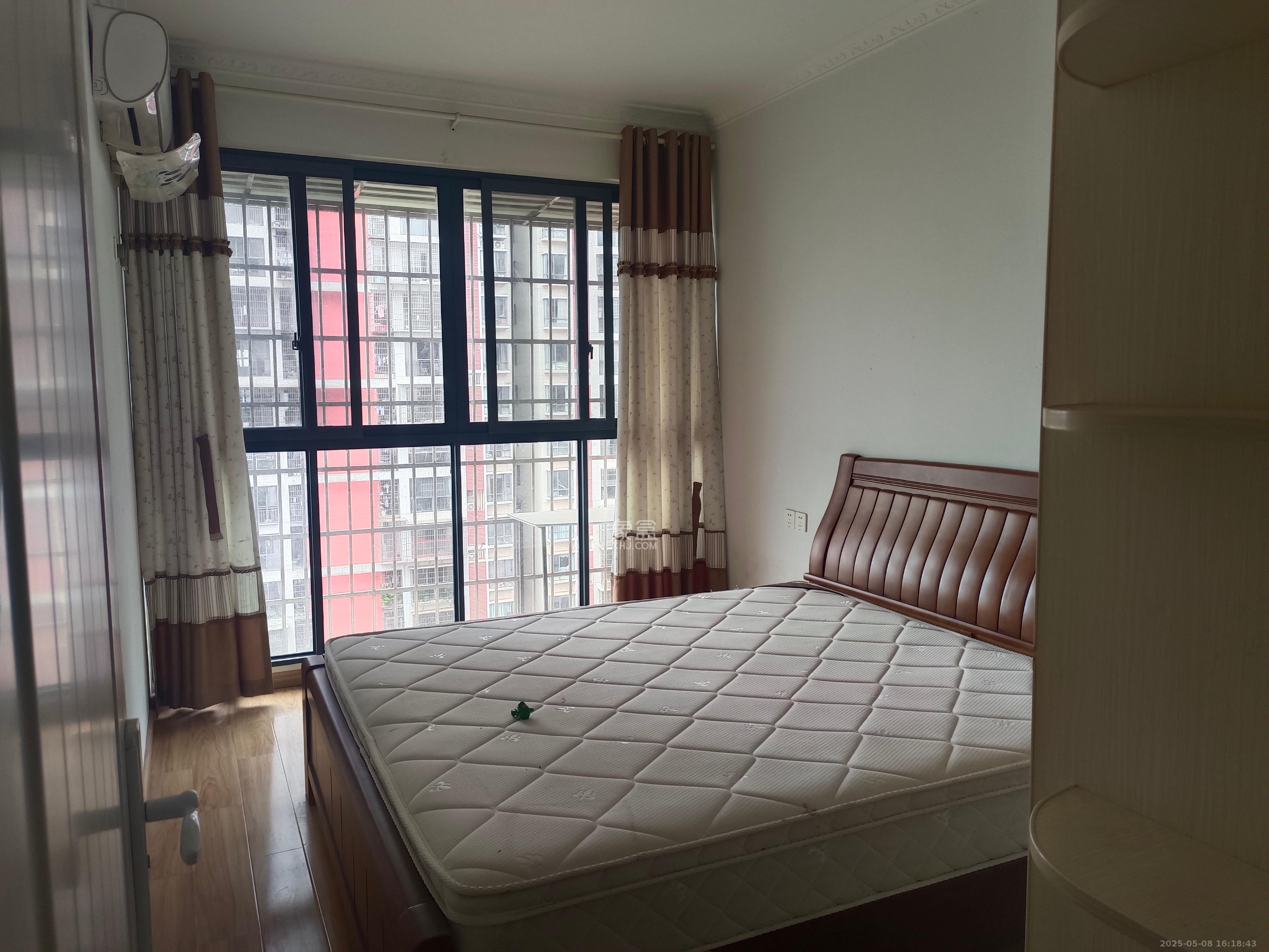 浩龙音乐界  4室2厅2卫    2100.0元/月 浩龙音乐界  4室2厅2卫    2100.0元/月室内图