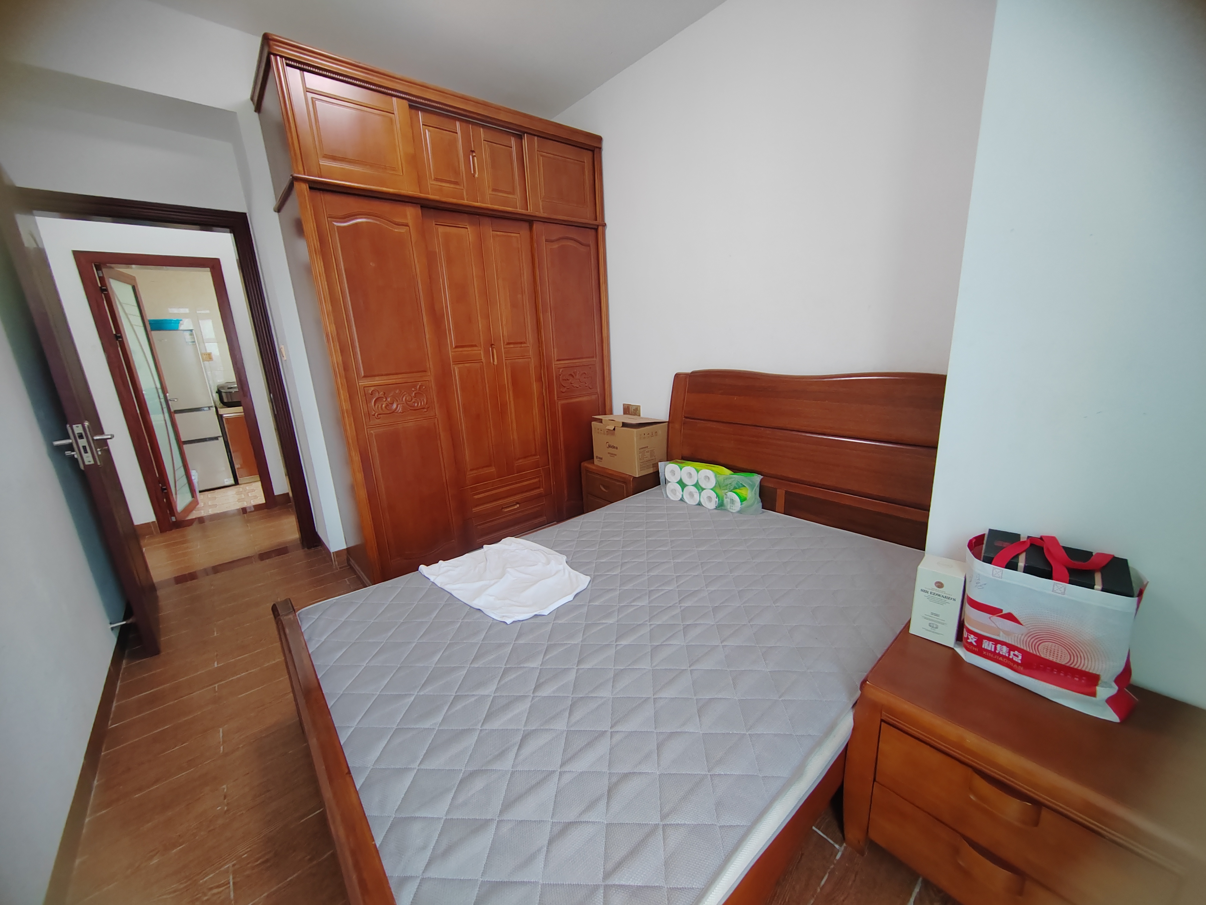 蓝海瑞园 2室2厅1卫 2100.00元/月 蓝海瑞园 2室2厅1卫 2100.00元/月室内图