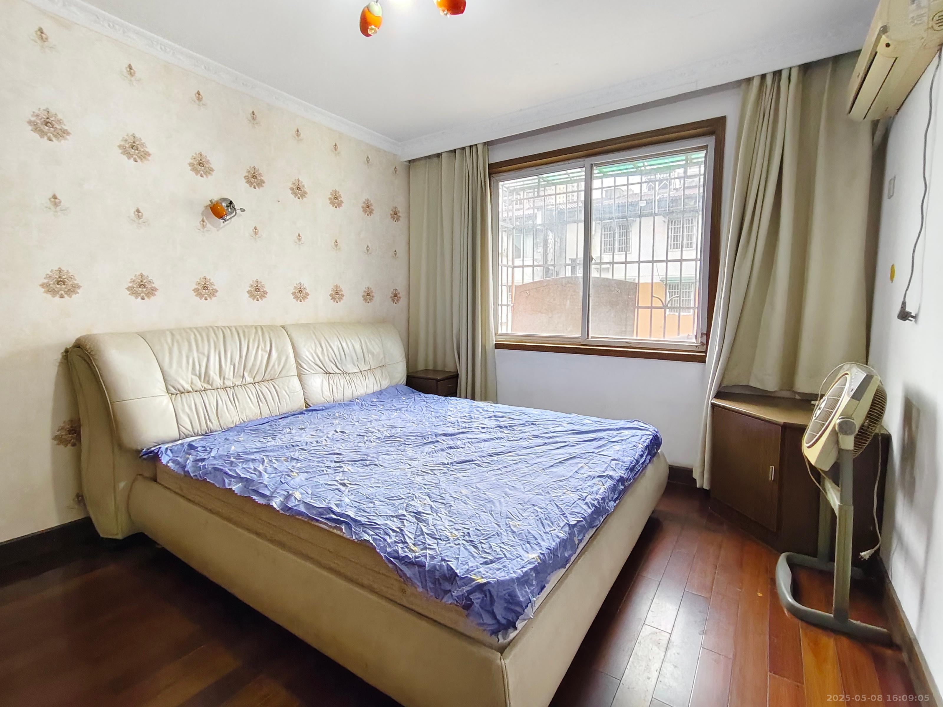 新桥小区  3室2厅2卫   1900.00元/月室内图