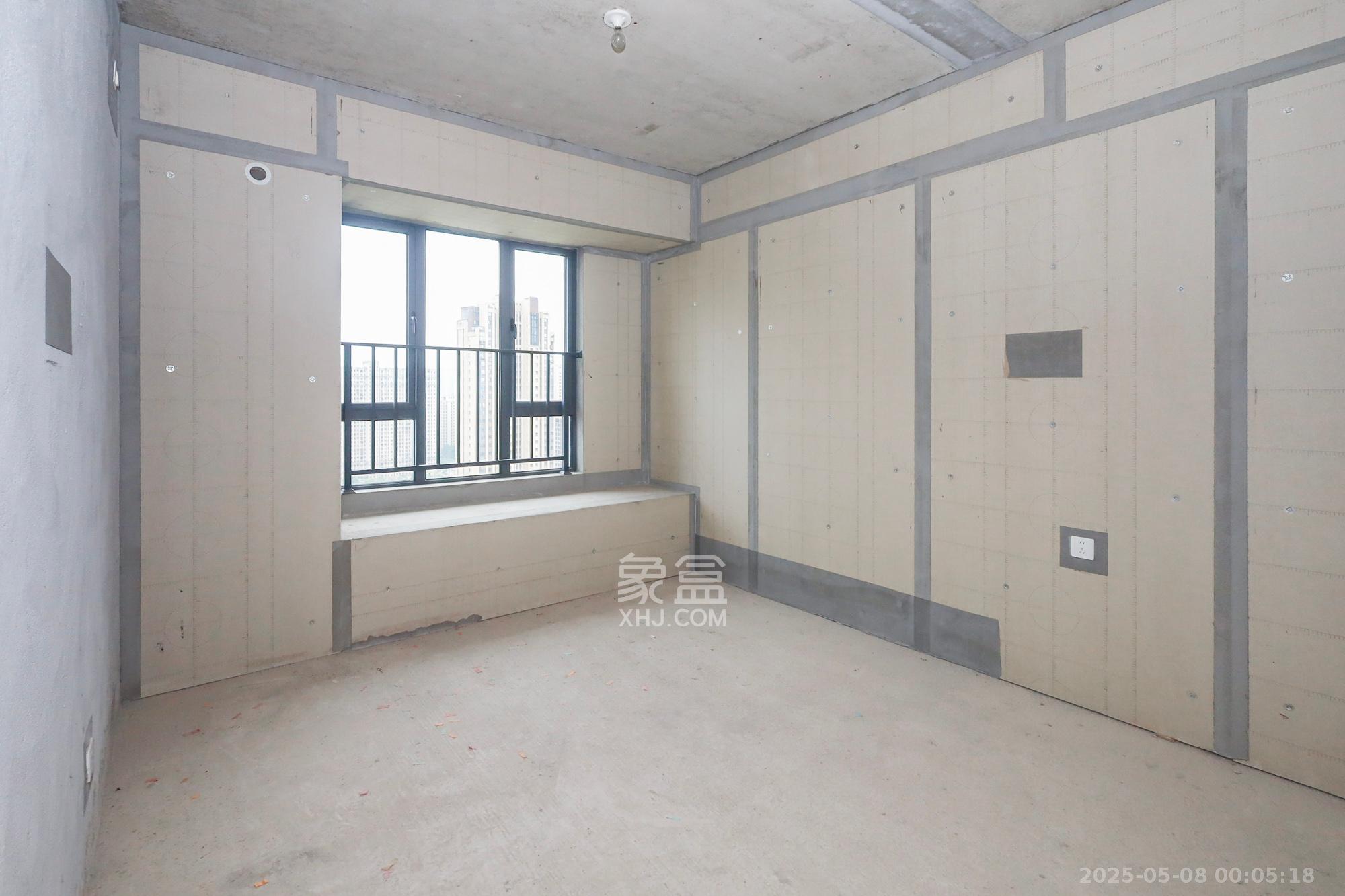 轨道中建麓江府  3室2厅2卫   167.50万卧室