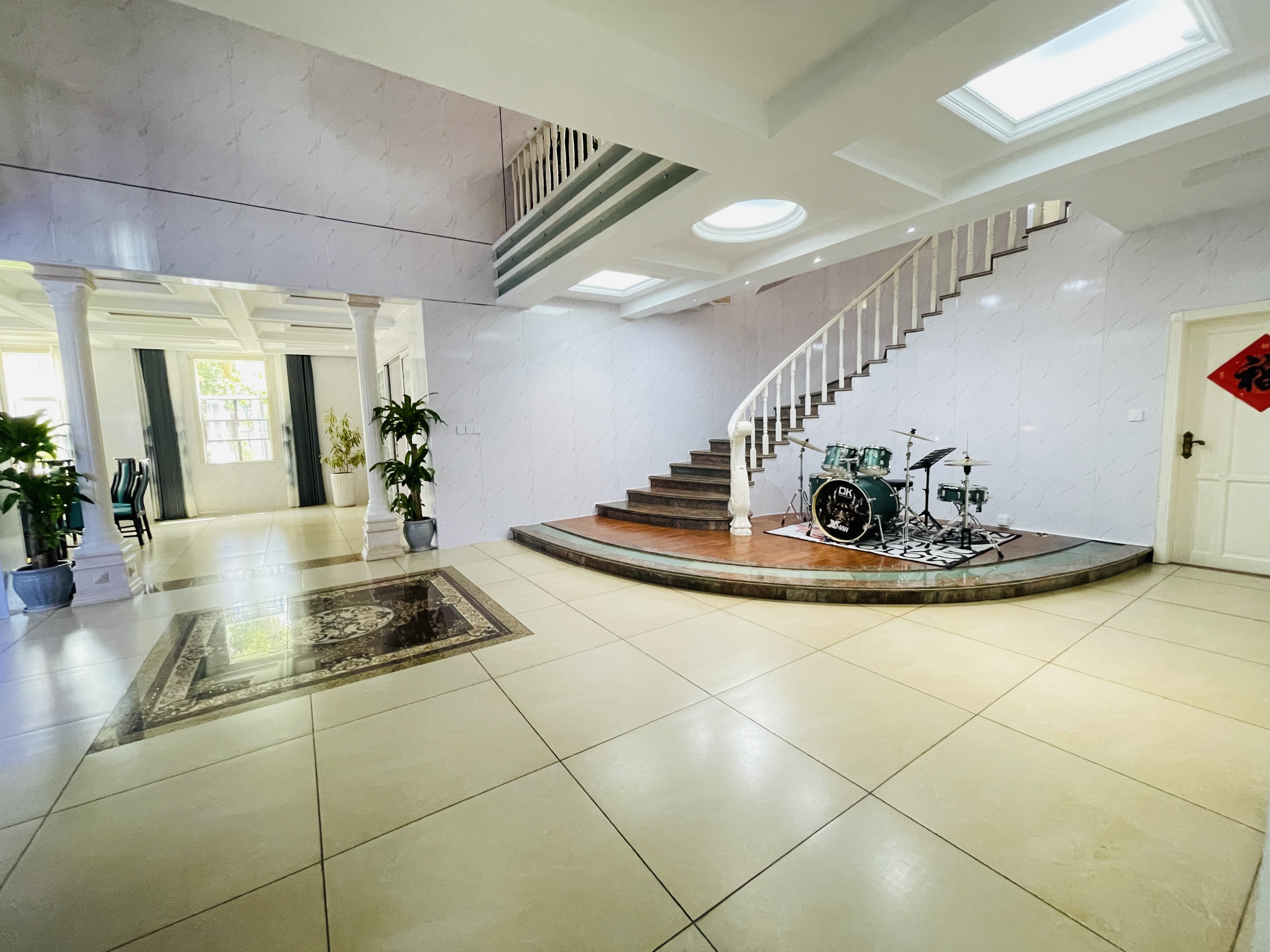 西湾别墅 8室3厅5卫 35000.0元/月 西湾别墅 8室3厅5卫 35000.0元/月室内图