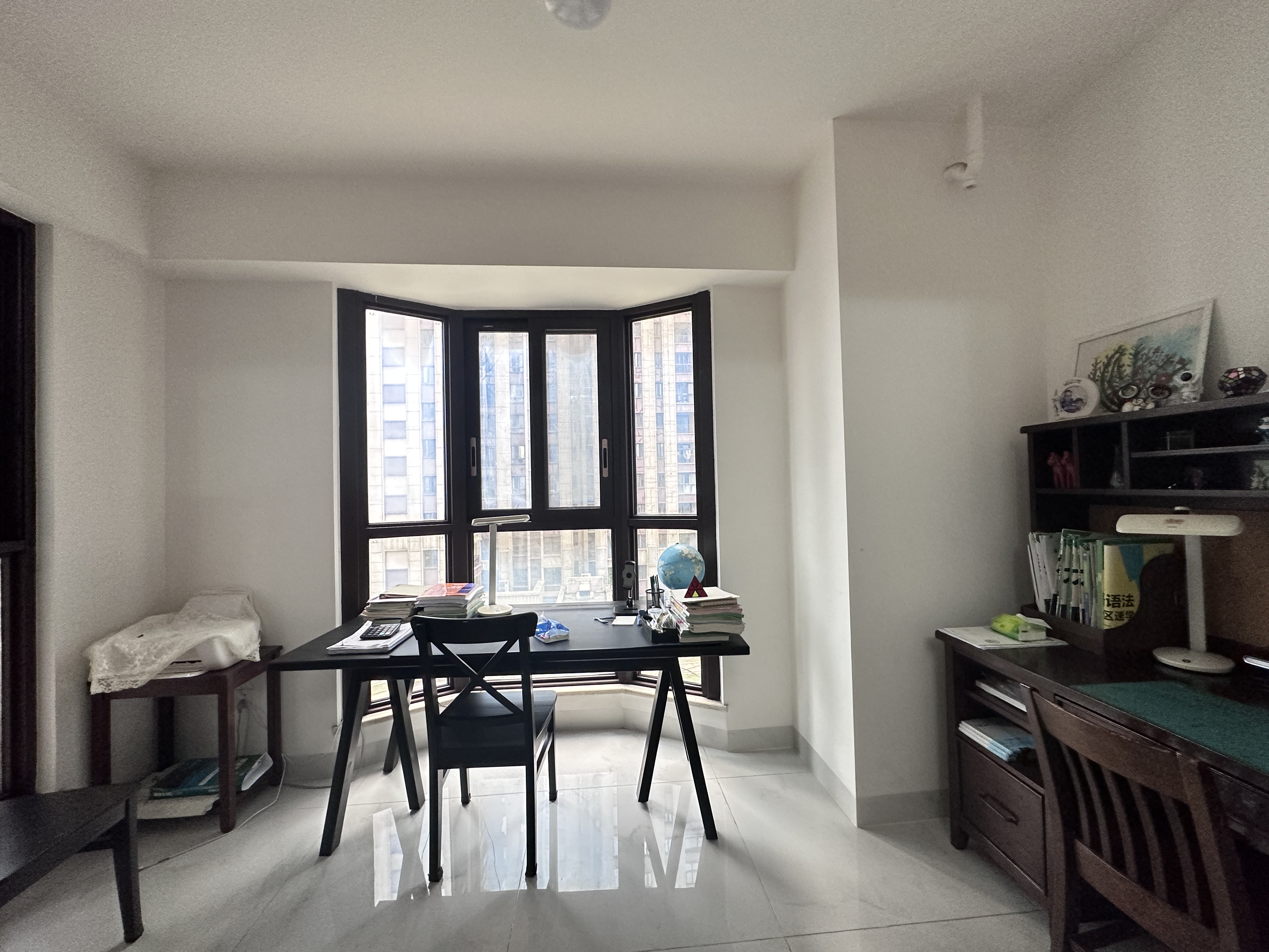 海航豪庭北苑 5室2厅4卫 499.0万 海航豪庭北苑 5室2厅4卫 499.0万客厅