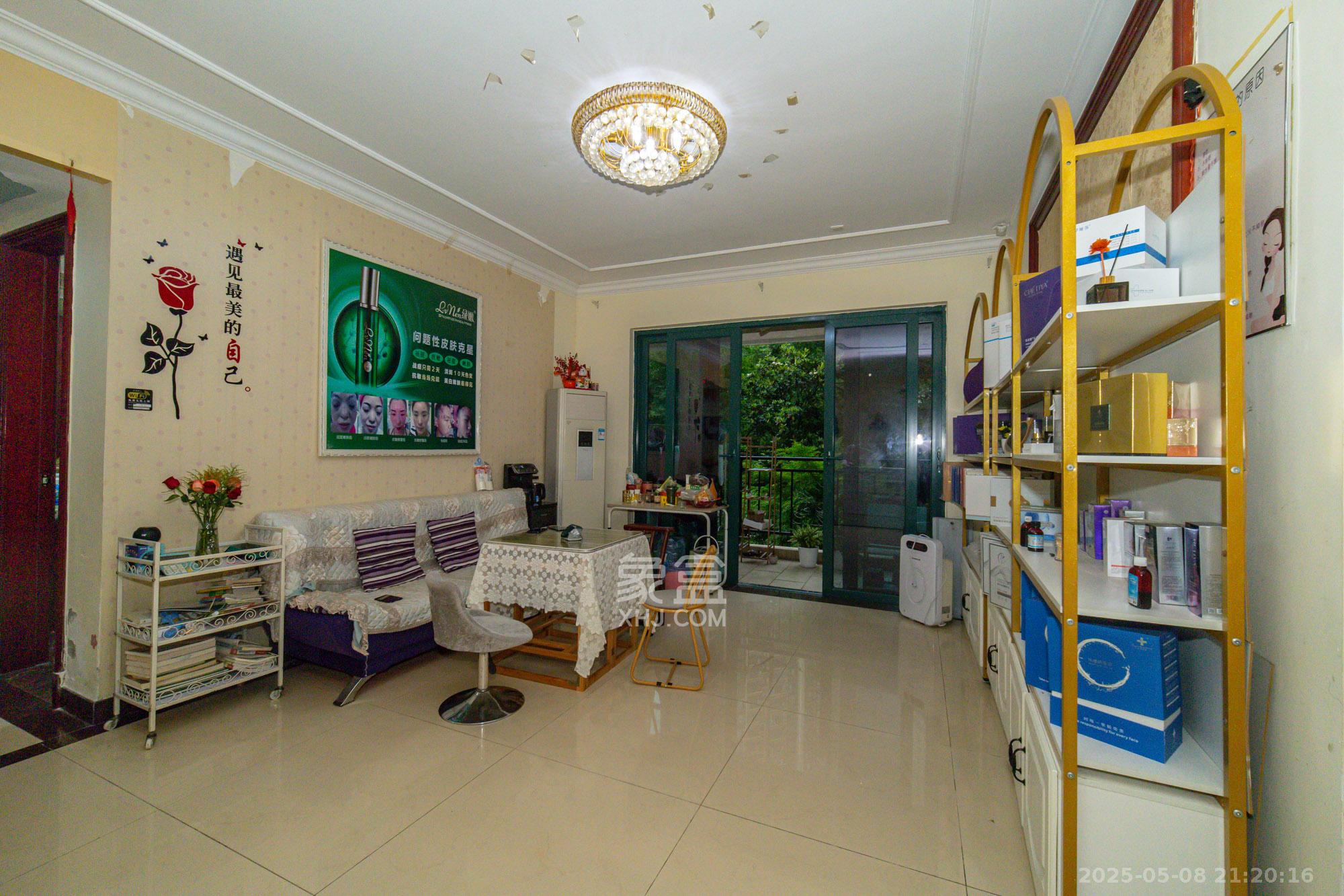 恒大翡翠华庭 3室2厅2卫 98.0万 恒大翡翠华庭 3室2厅2卫 98.0万客厅