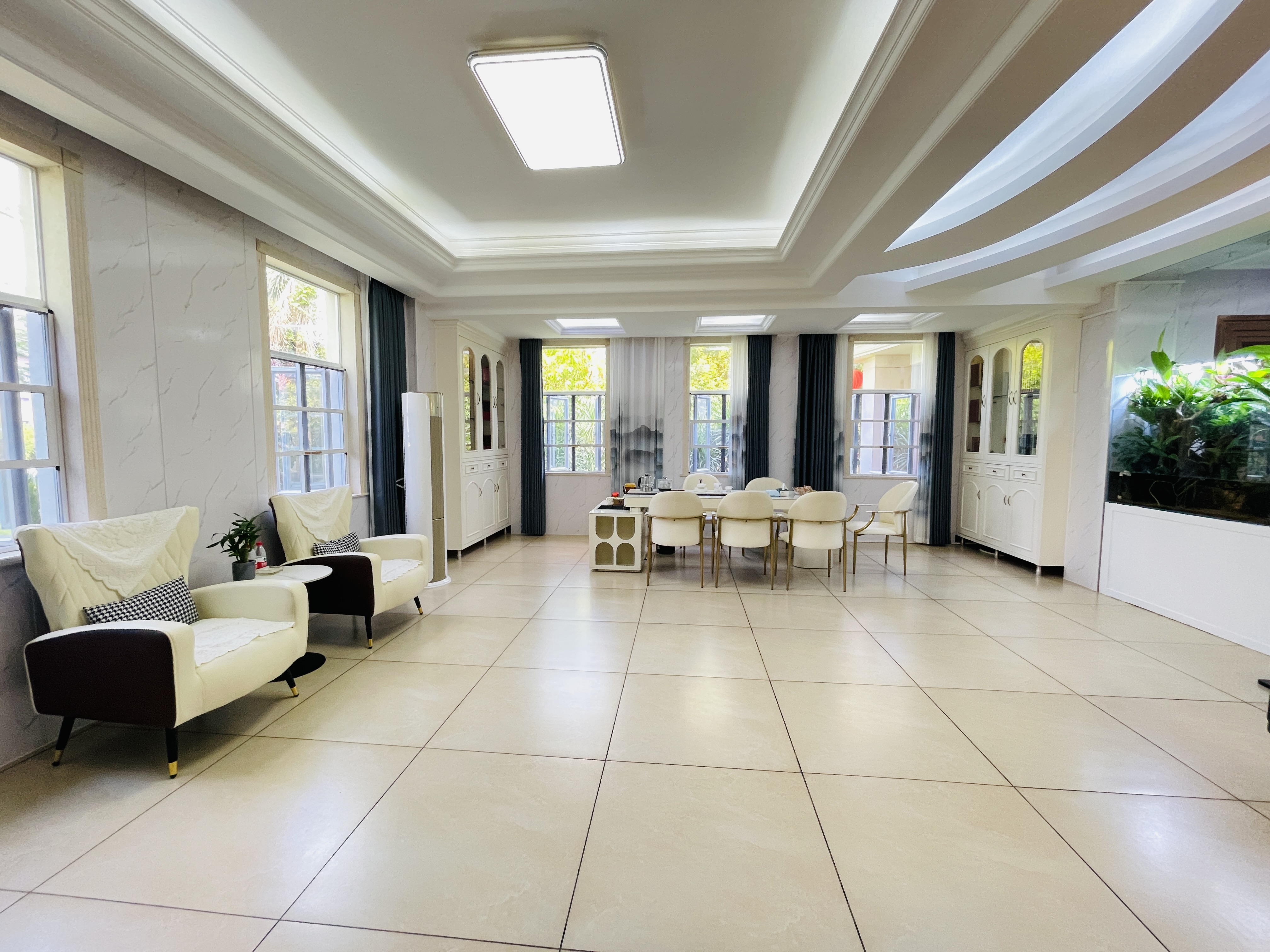 西湾别墅 8室3厅5卫 35000.0元/月 西湾别墅 8室3厅5卫 35000.0元/月室内图