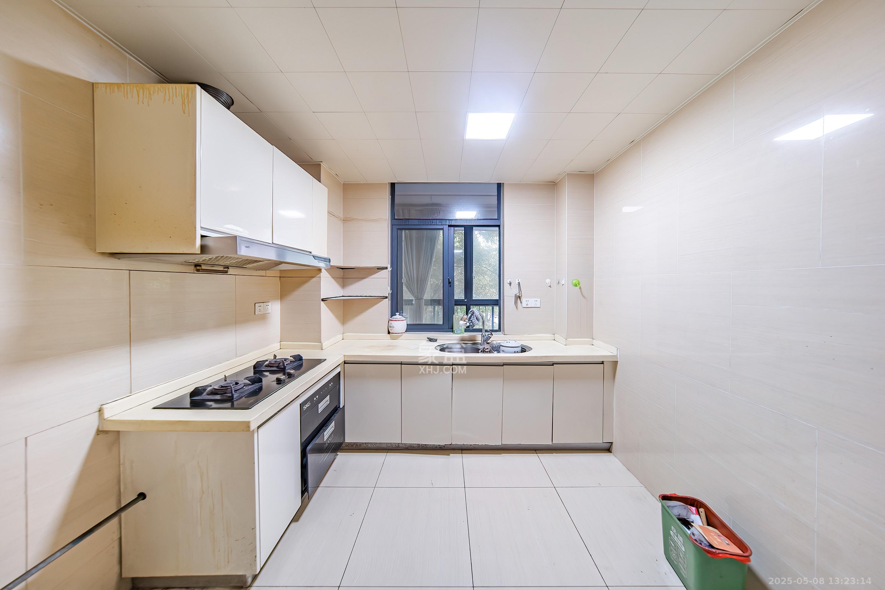 阳光100三期  3室2厅2卫    108.0万厨房