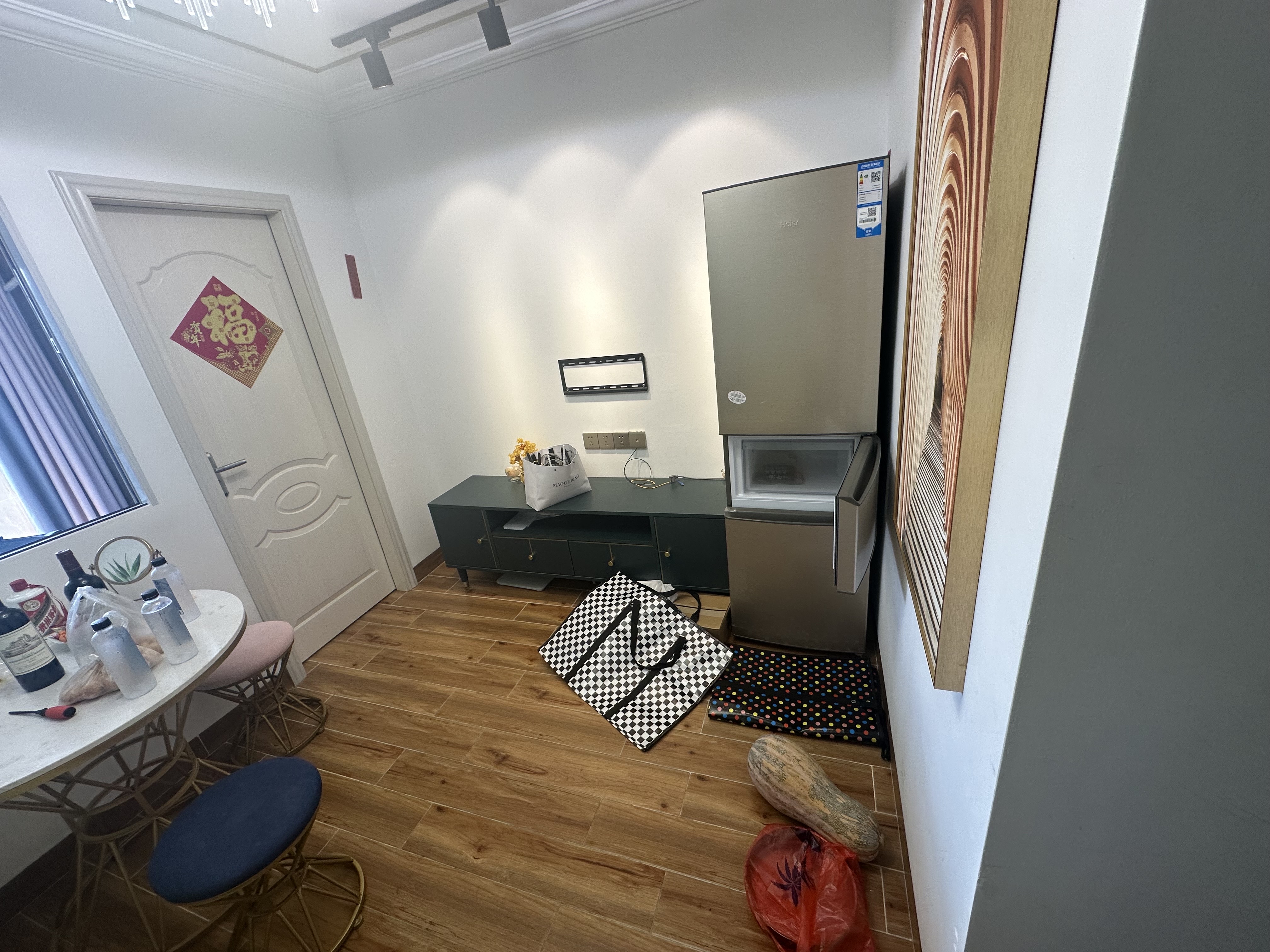 银达大厦(银达商务大厦) 1室0厅0卫 47.0万 银达大厦(银达商务大厦) 1室0厅0卫 47.0万客厅