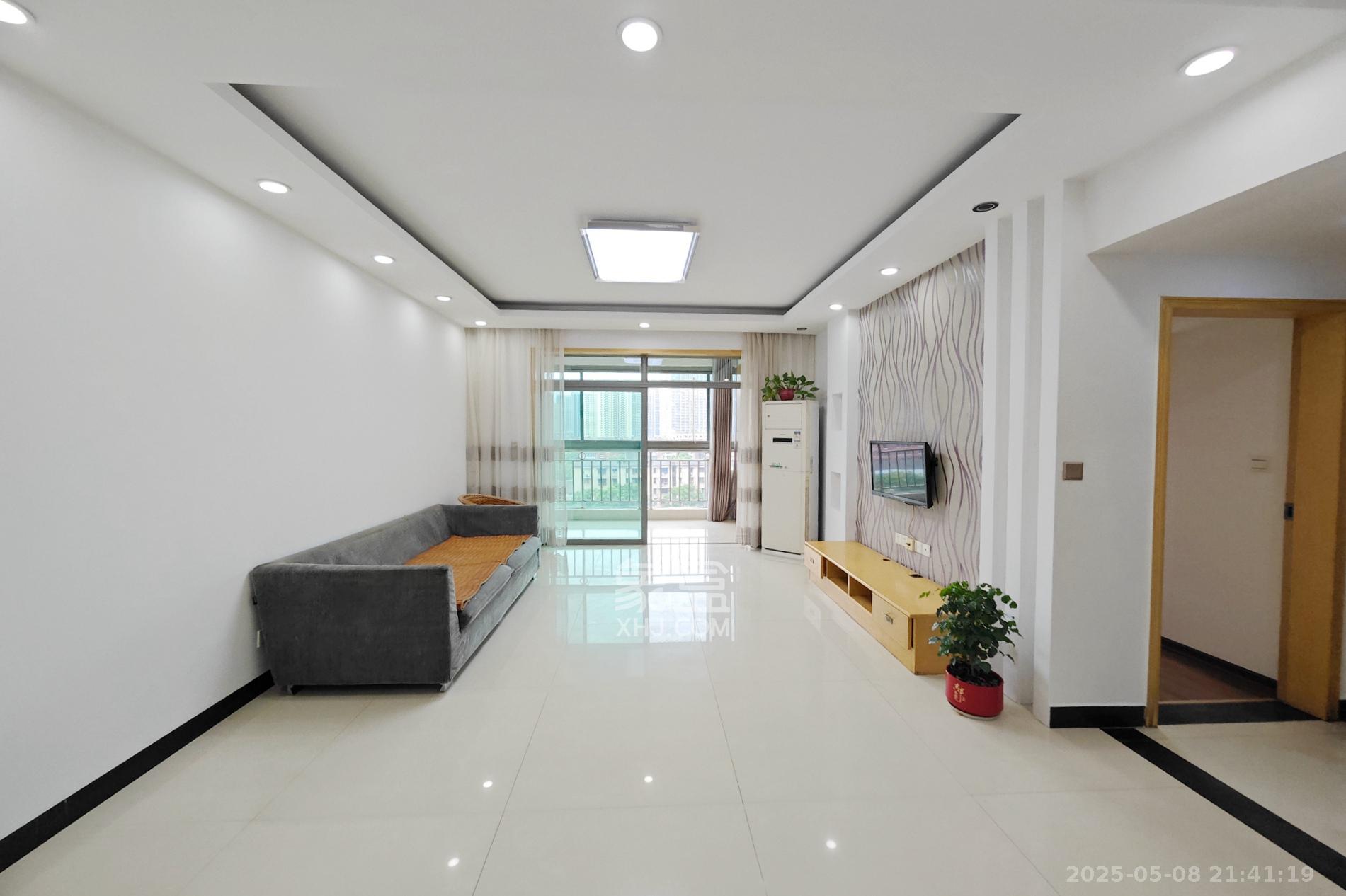 新城新世界一二三期 2室1厅1卫 83.0万 新城新世界一二三期 2室1厅1卫 83.0万客厅