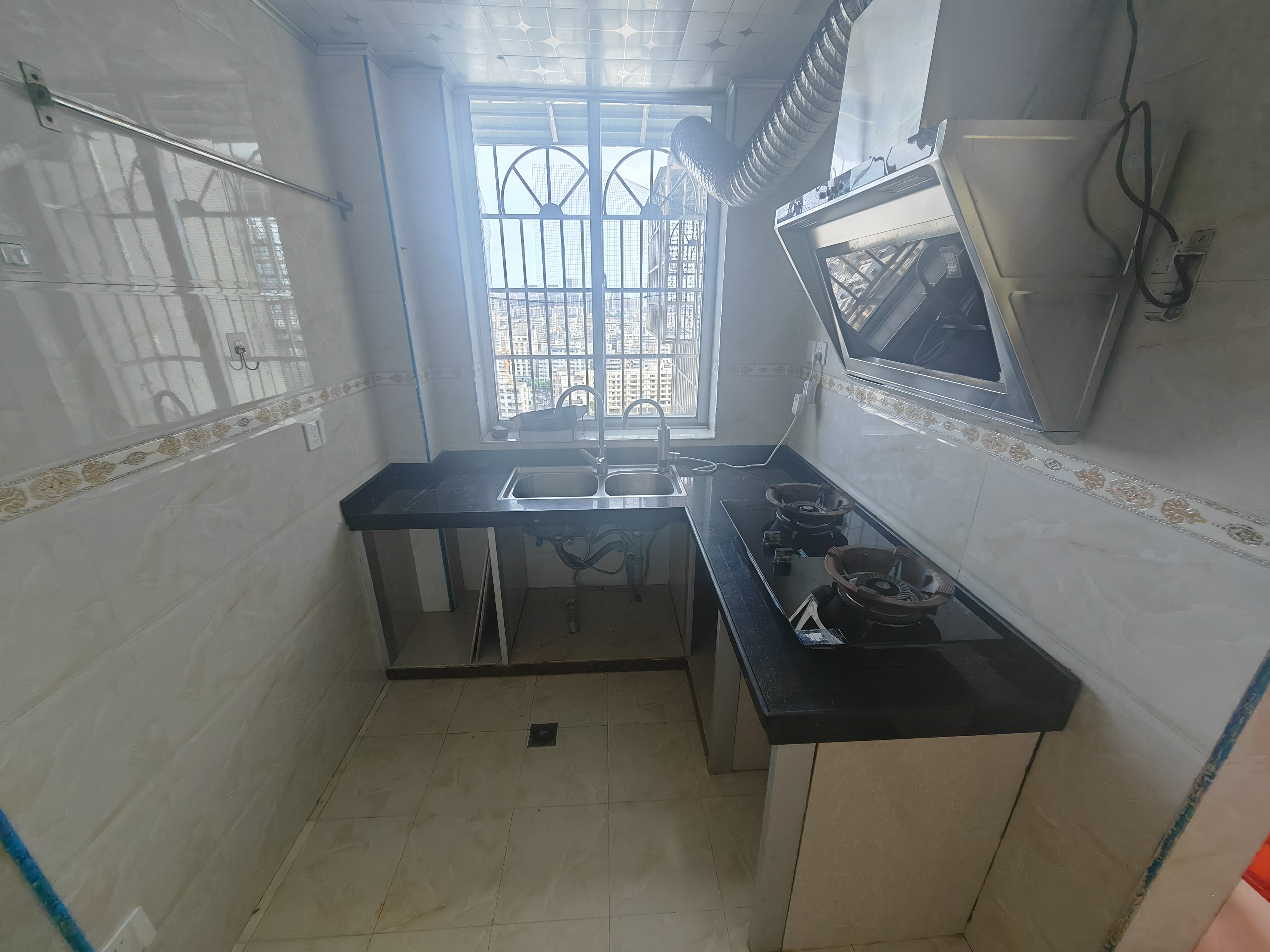 府兴公寓 4室2厅2卫 2800.00元/月 府兴公寓 4室2厅2卫 2800.00元/月室内图