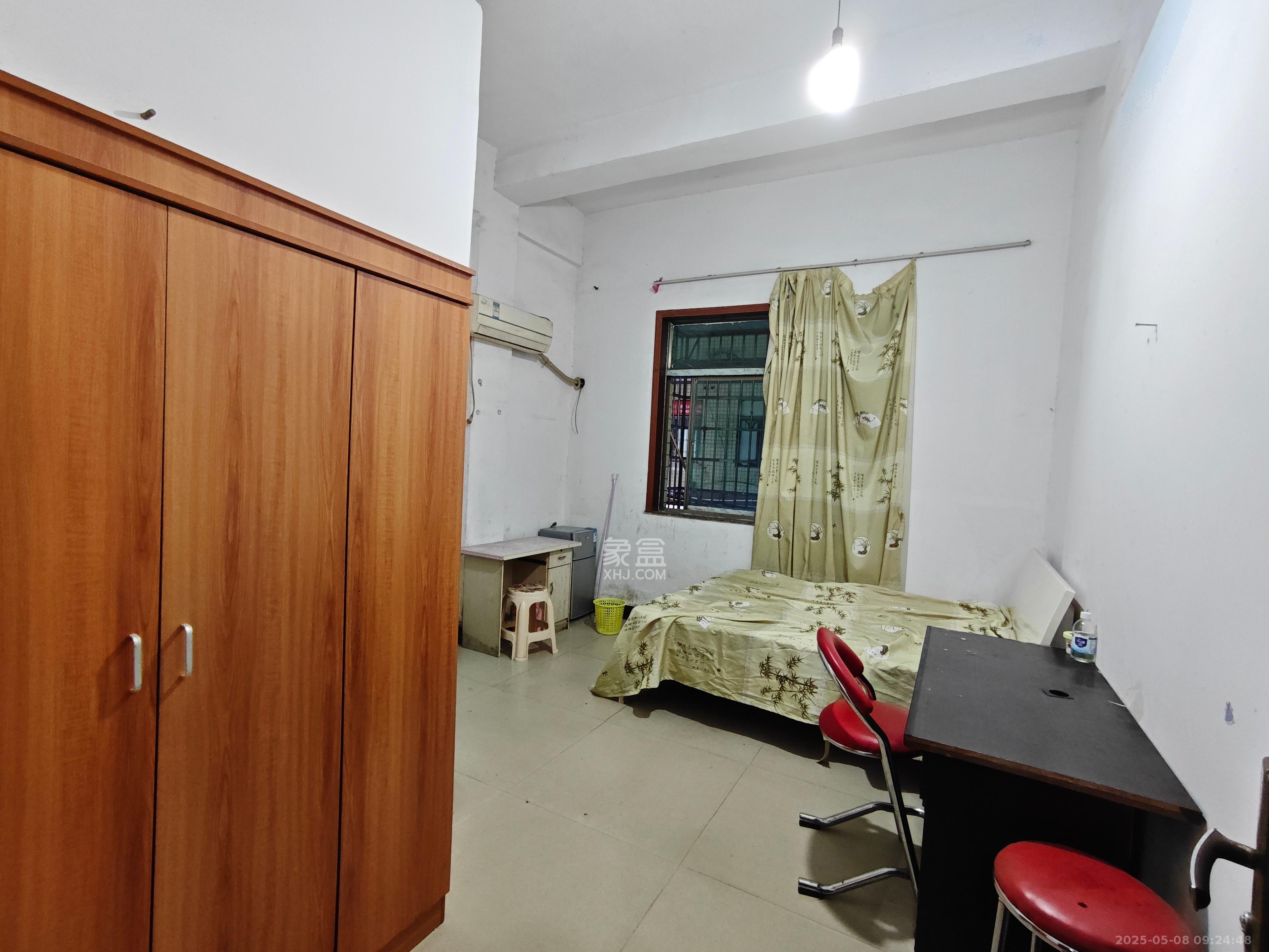 城西安置小区 1室0厅1卫 400.0元/月 城西安置小区 1室0厅1卫 400.0元/月室内图