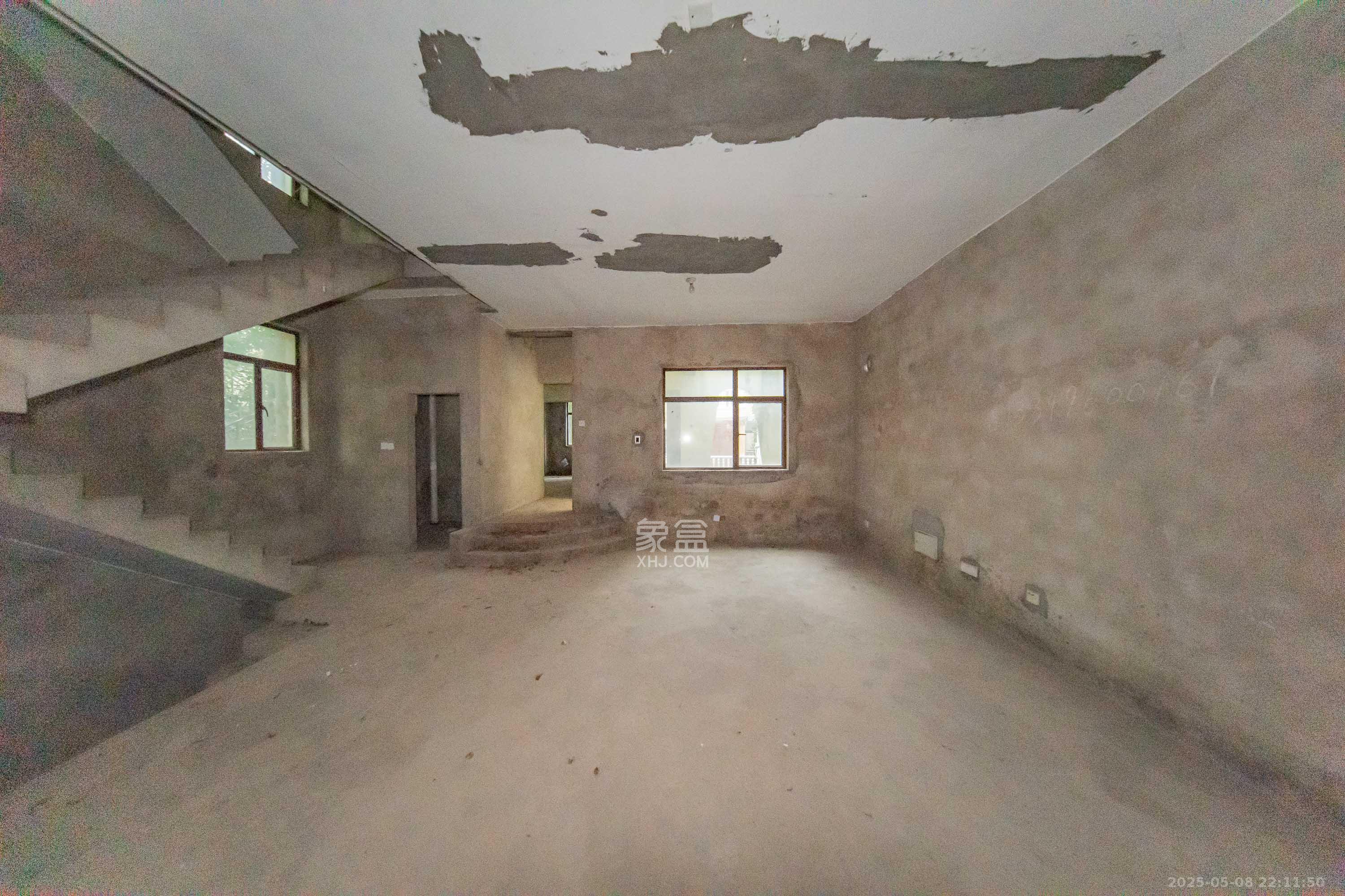 麓山恋迪亚溪谷 5室2厅2卫 300.0万 麓山恋迪亚溪谷 5室2厅2卫 300.0万客厅