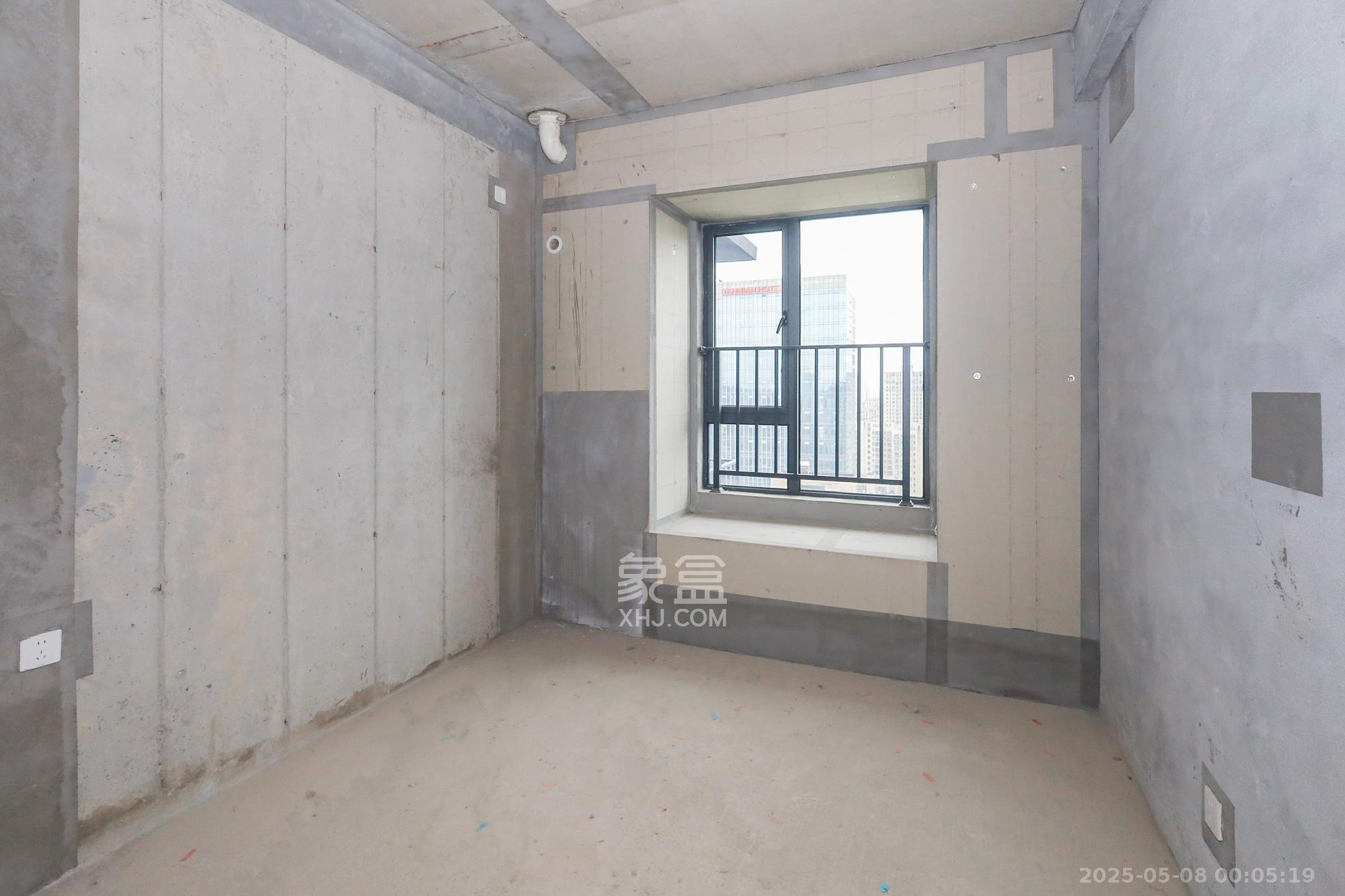 轨道中建麓江府  3室2厅2卫   167.50万卧室