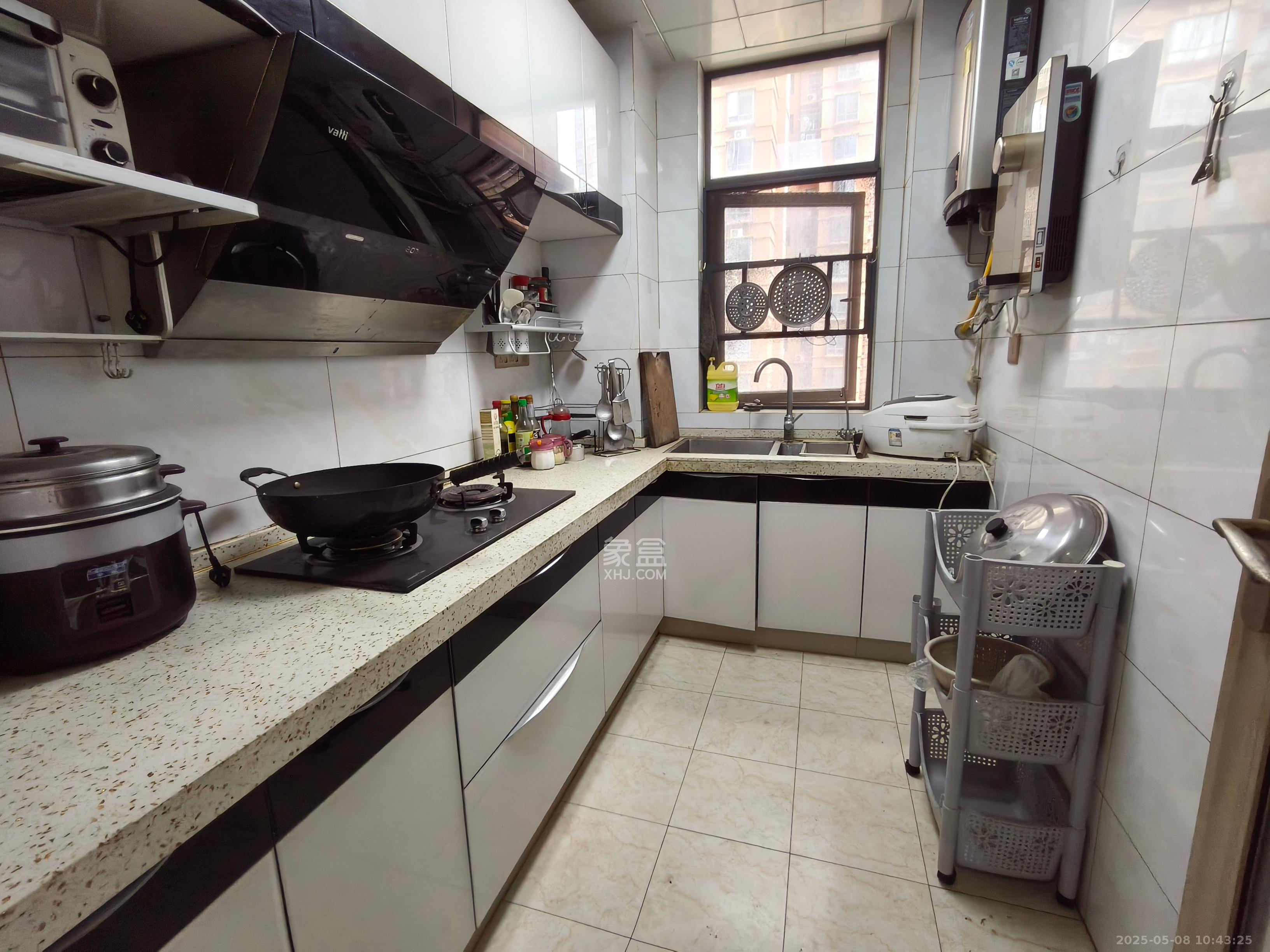 紫华郡 4室2厅2卫 2300.0元/月 紫华郡 4室2厅2卫 2300.0元/月室内图