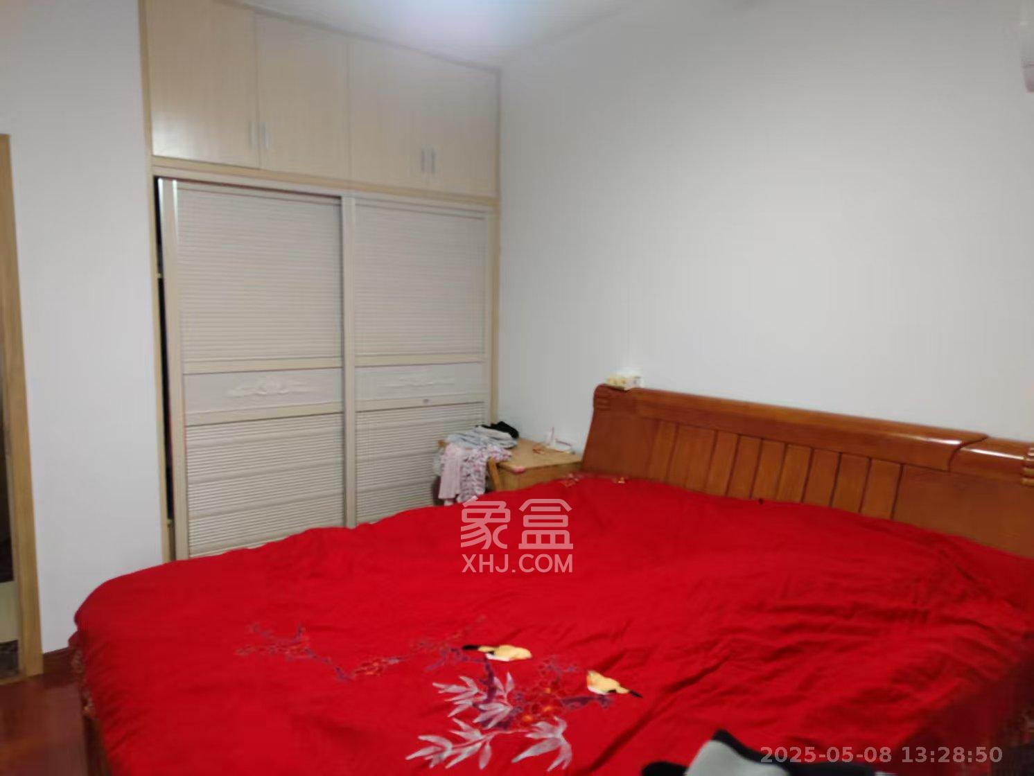 华雅花园 3室2厅1卫 58.8万 华雅花园 3室2厅1卫 58.8万客厅