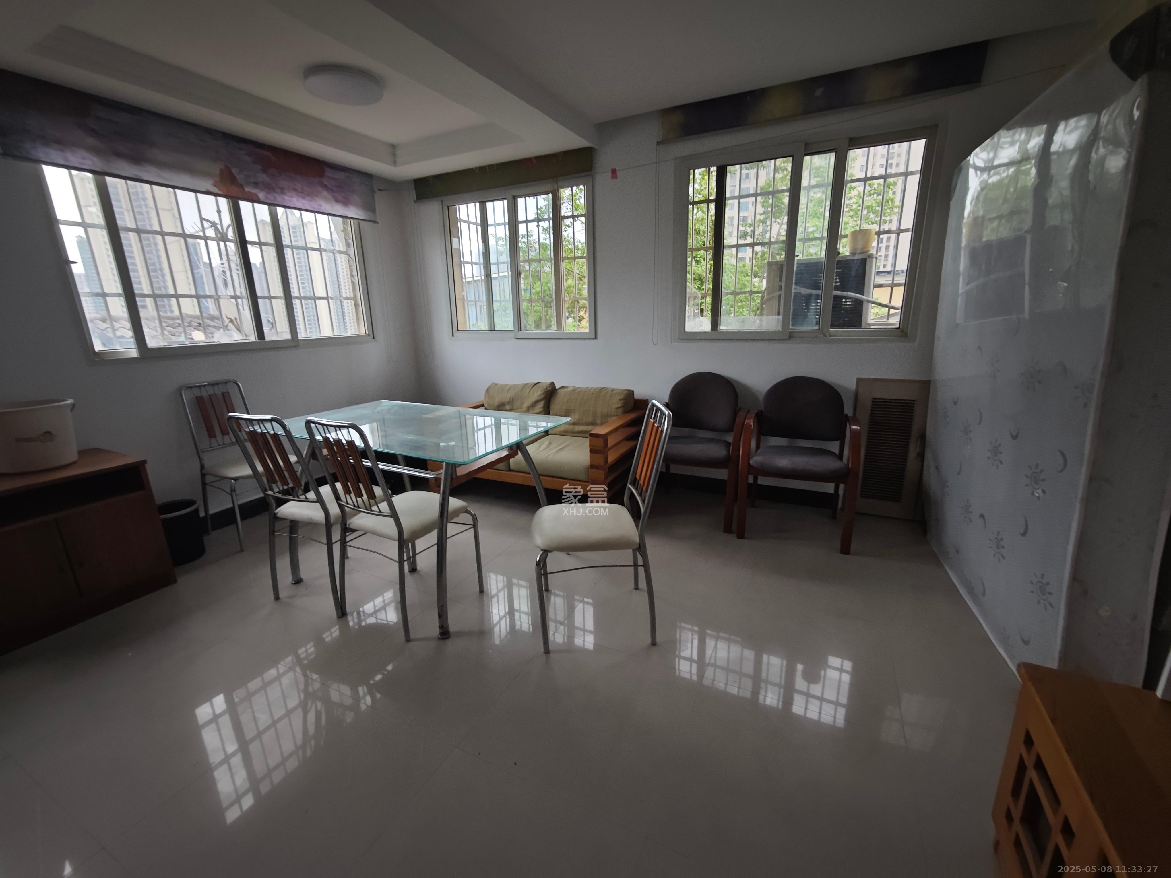 御景龙城 1室1厅1卫 1300.0元/月 御景龙城 1室1厅1卫 1300.0元/月室内图