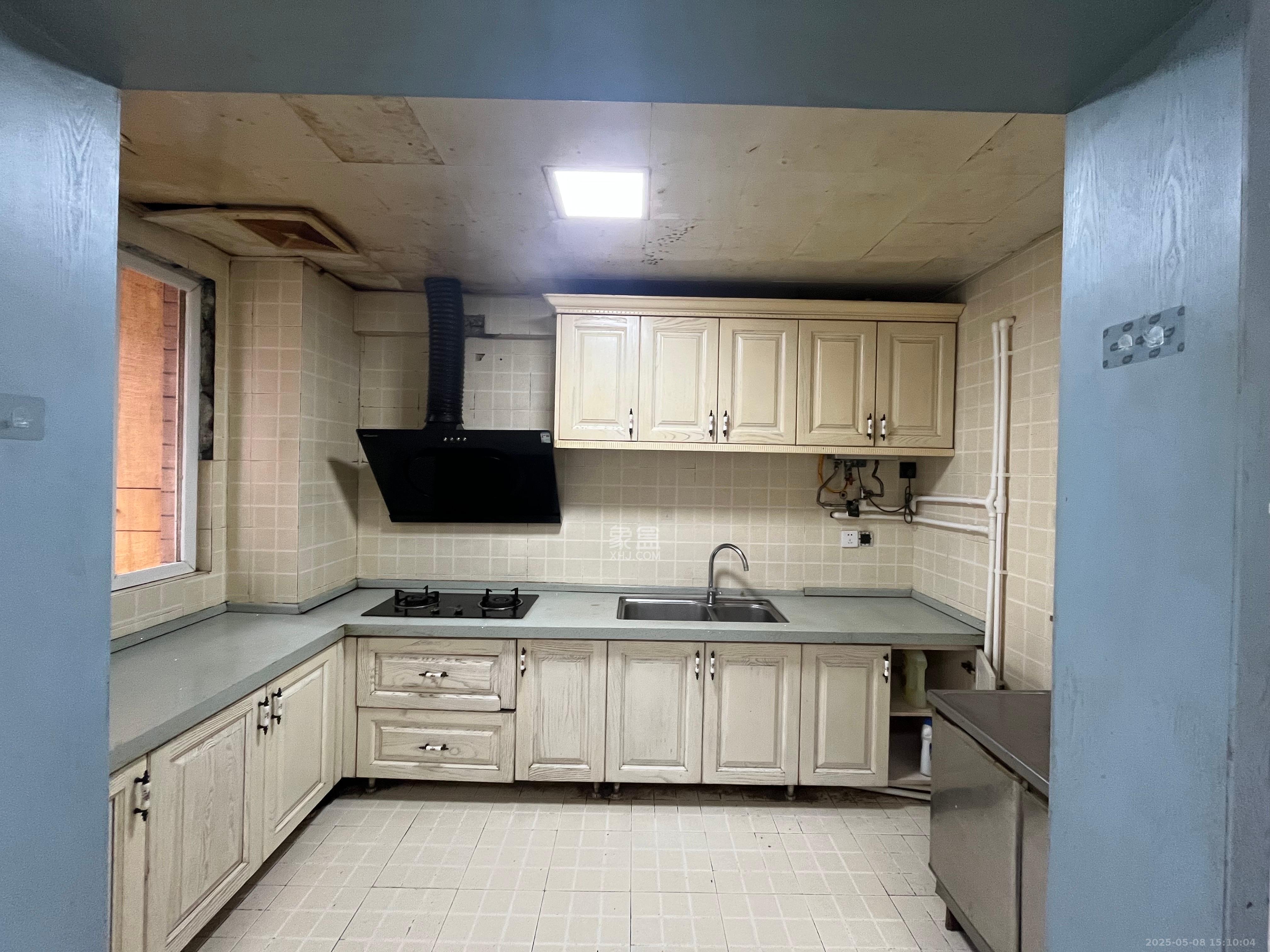 晶华美地 3室2厅2卫 2400.0元/月 晶华美地 3室2厅2卫 2400.0元/月室内图