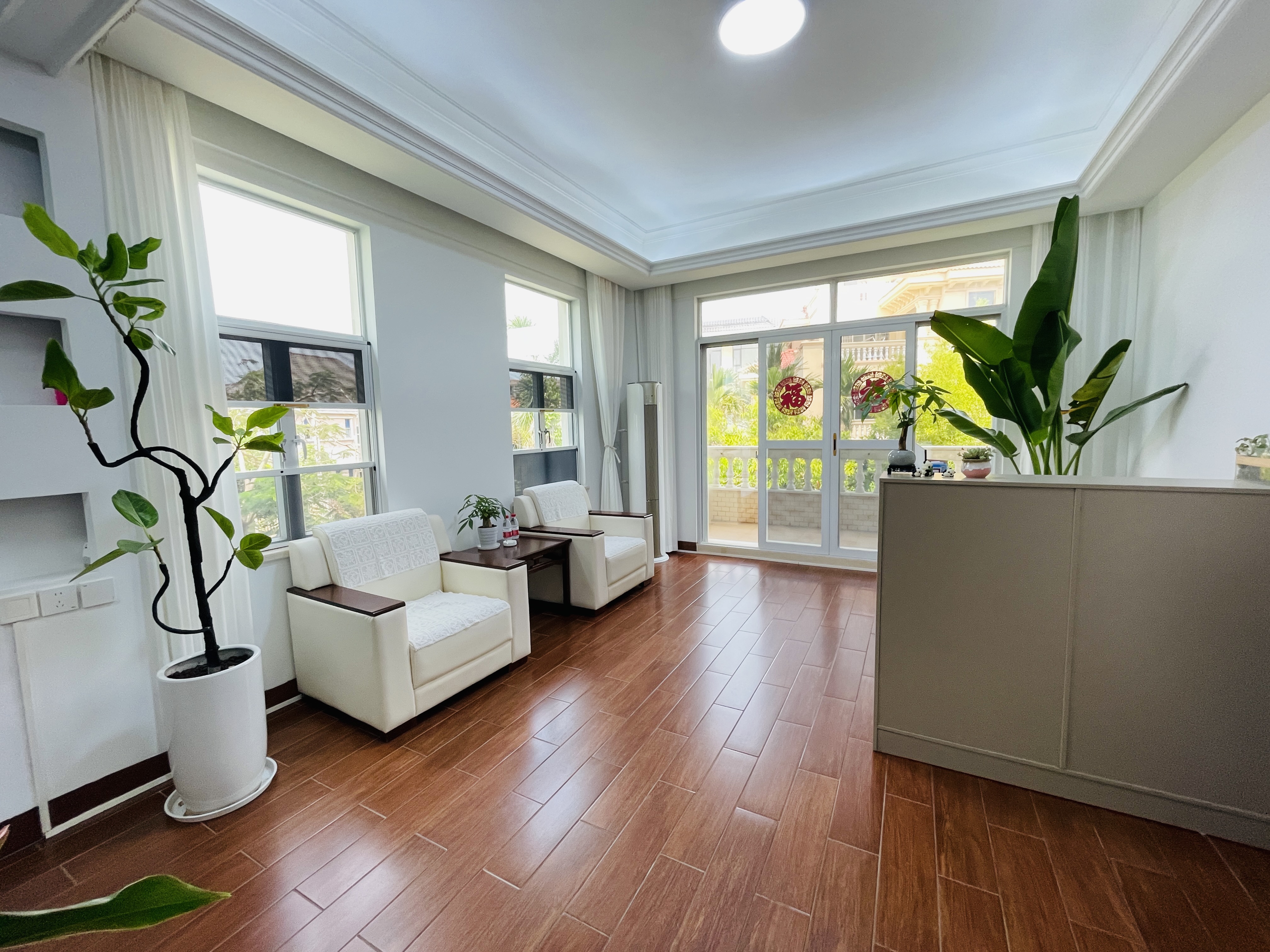 西湾别墅 8室3厅5卫 35000.0元/月 西湾别墅 8室3厅5卫 35000.0元/月室内图