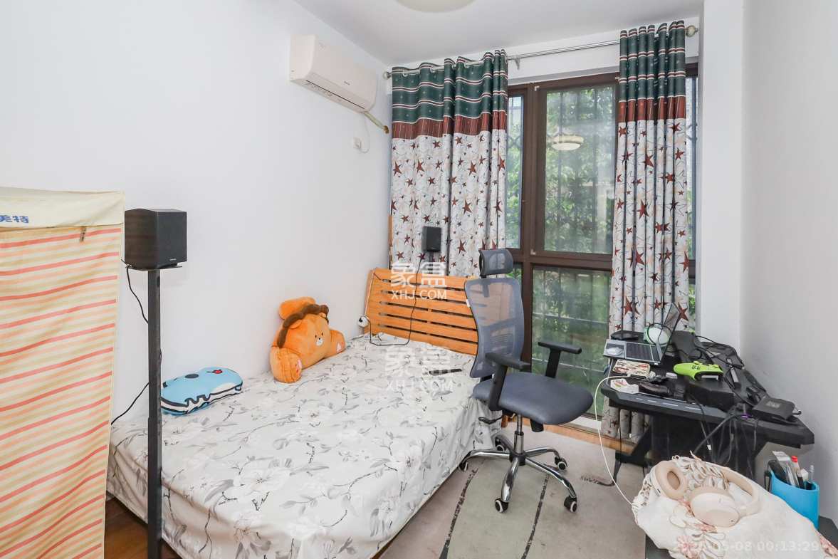 钰龙天下一期  3室2厅1卫    240.0万 钰龙天下一期  3室2厅1卫    240.0万卧室