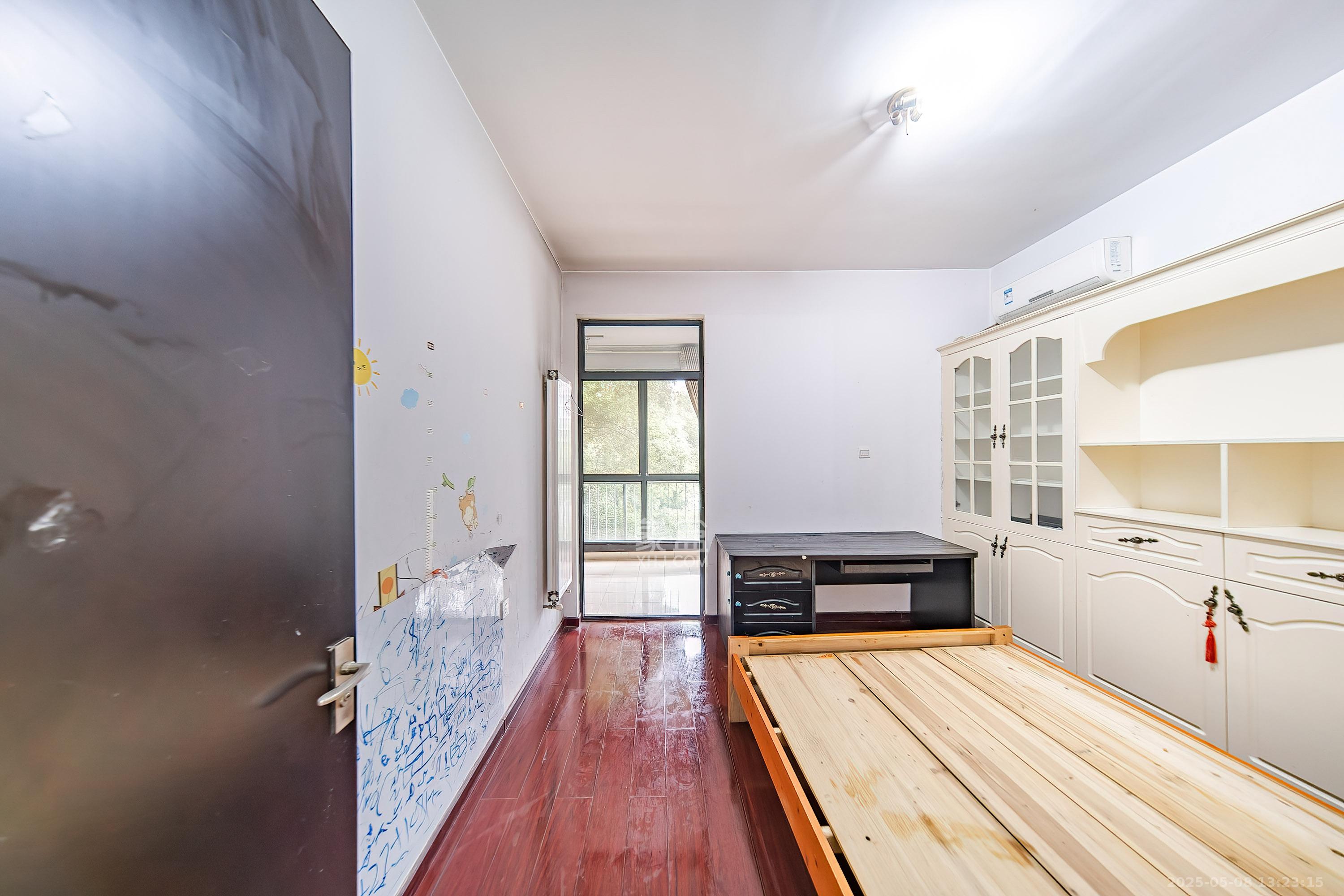 阳光100三期  3室2厅2卫    108.0万卧室