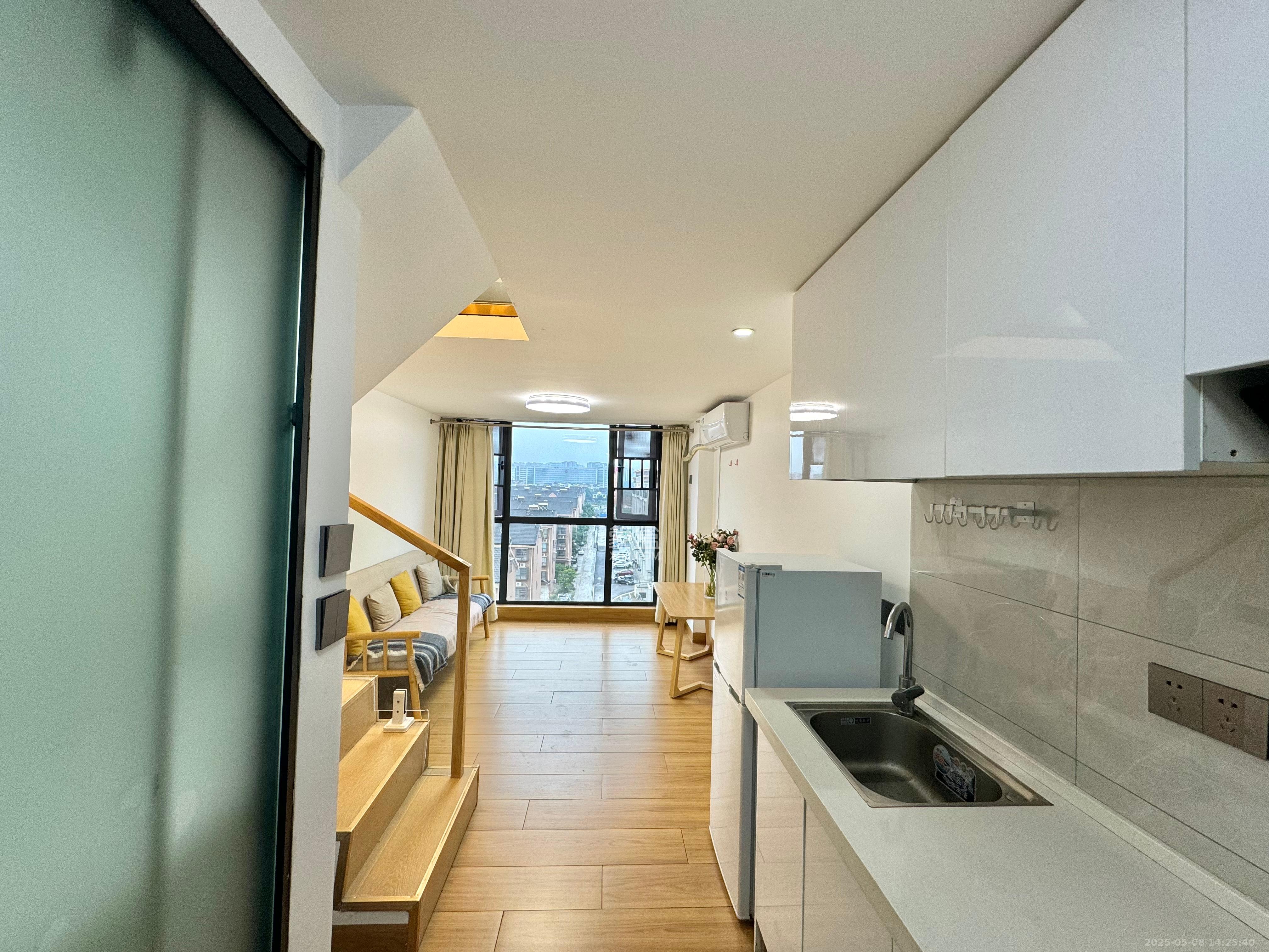 新长海D1站 1室1厅1卫 1600.0元/月 新长海D1站 1室1厅1卫 1600.0元/月室内图