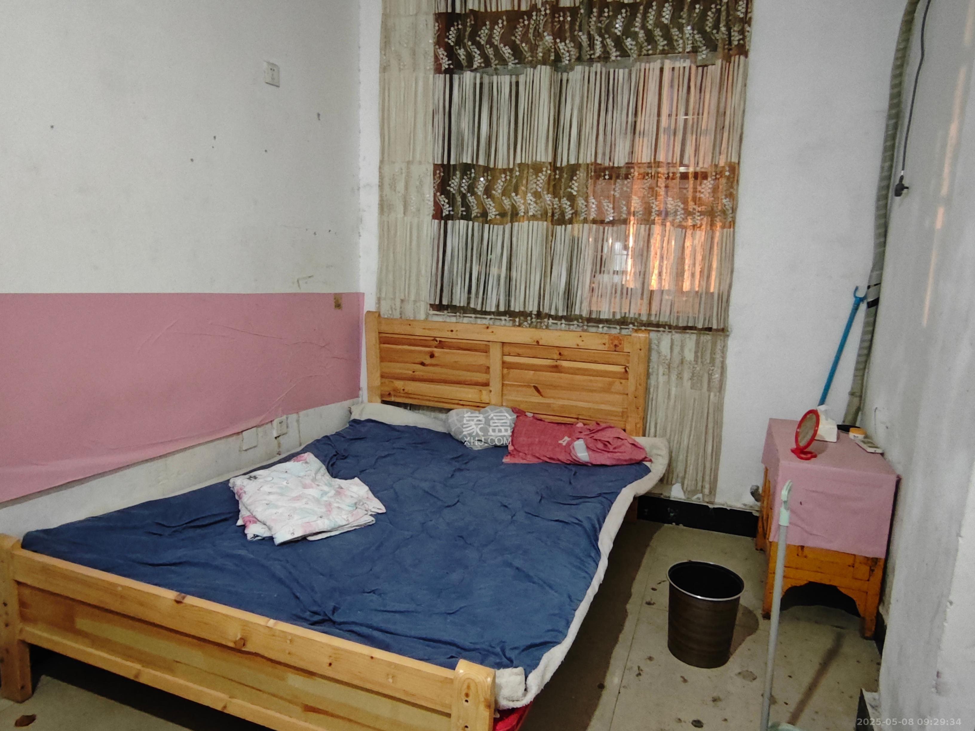 城西安置小区 1室0厅1卫 400.0元/月 城西安置小区 1室0厅1卫 400.0元/月室内图