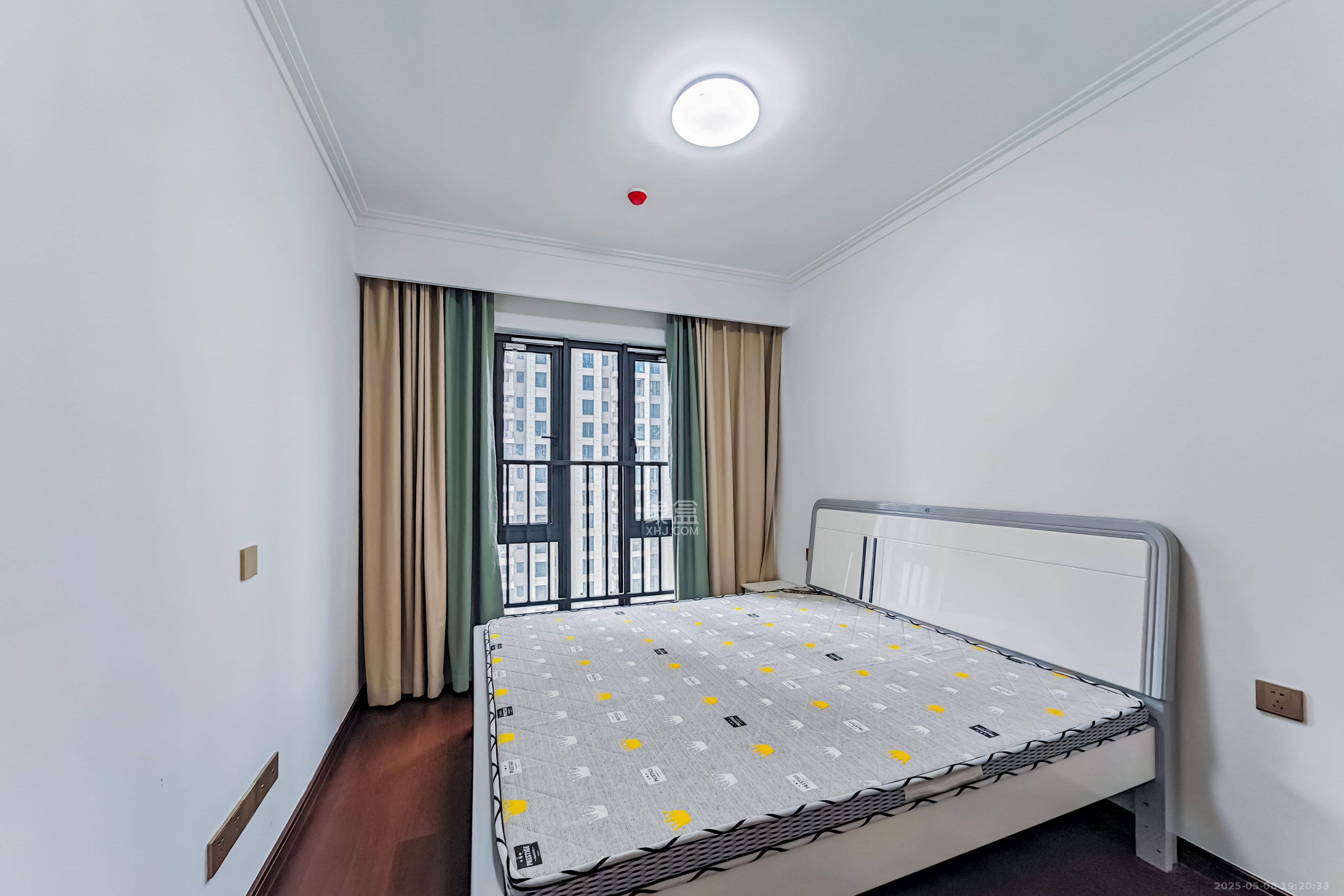 绿地长沙城际空间站(绿地新里佳苑)  3室2厅2卫    135.0万 绿地长沙城际空间站(绿地新里佳苑)  3室2厅2卫    135.0万卧室