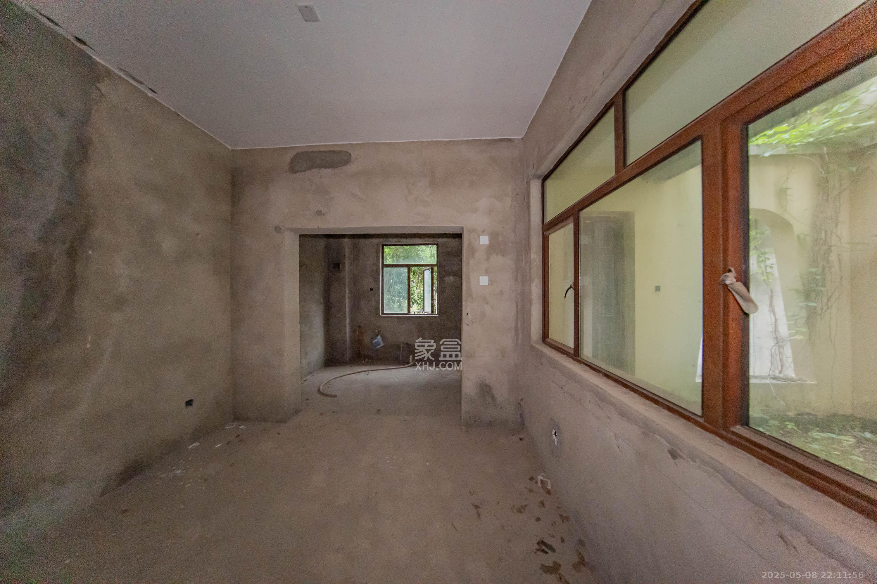 麓山恋迪亚溪谷 5室2厅2卫 300.0万 麓山恋迪亚溪谷 5室2厅2卫 300.0万客厅